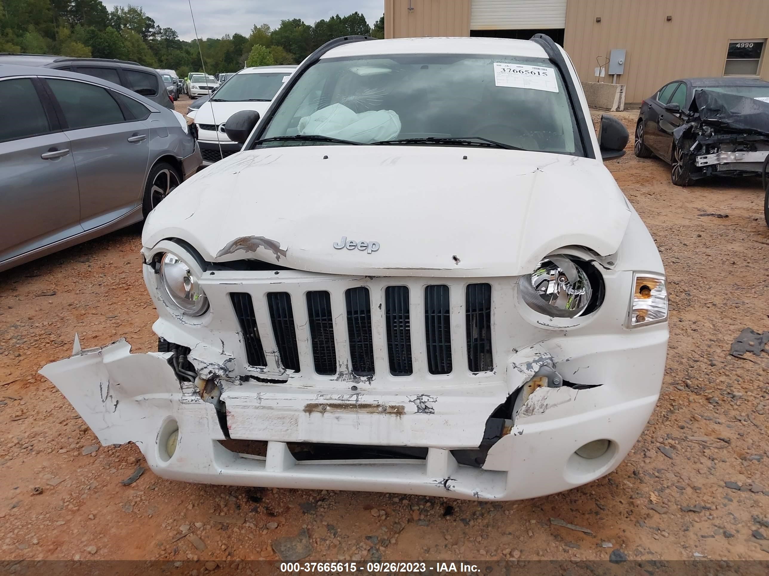 Photo 5 VIN: 1J8FT47W88D721876 - JEEP COMPASS 