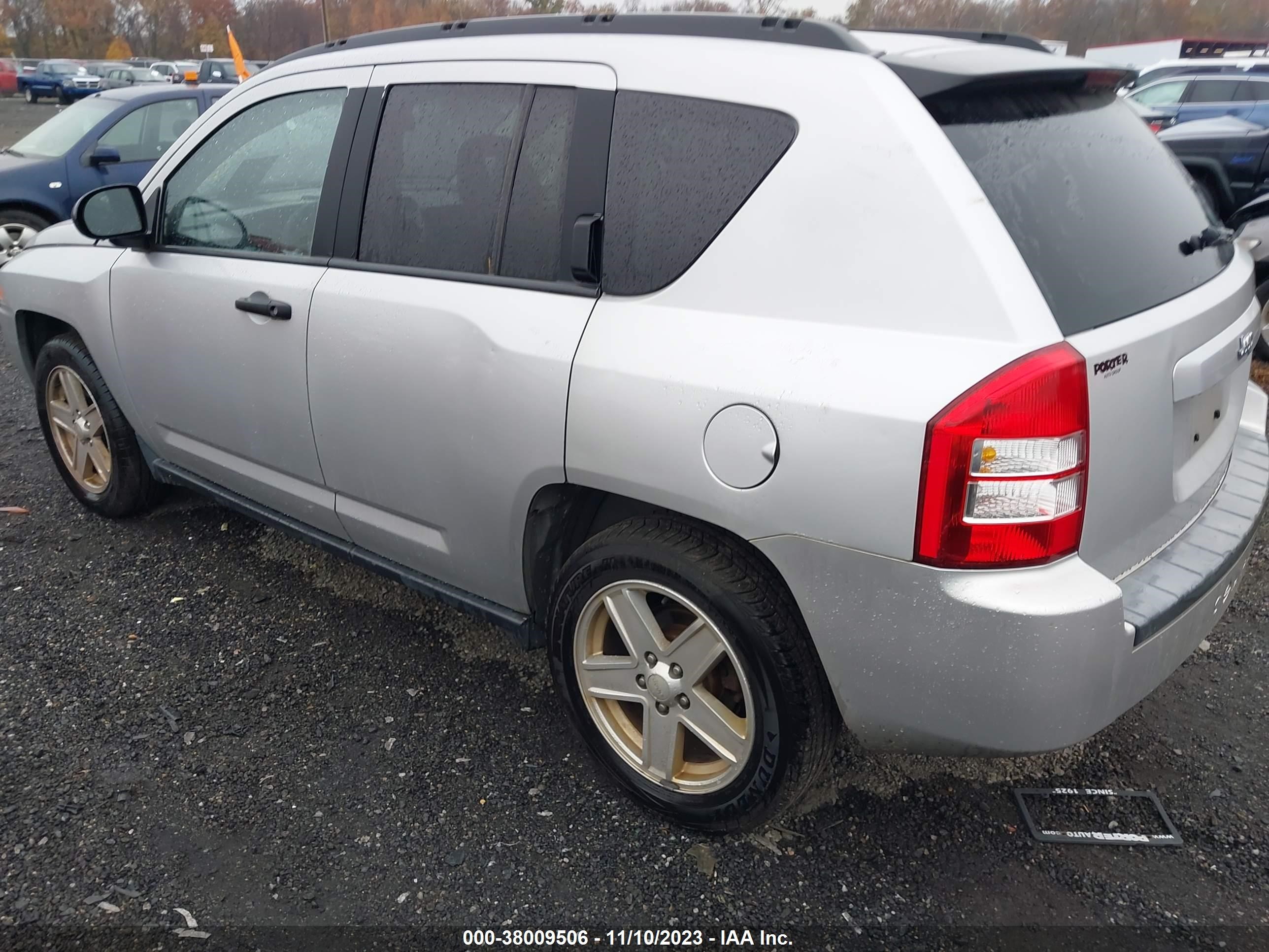 Photo 2 VIN: 1J8FT47WX7D369981 - JEEP COMPASS 