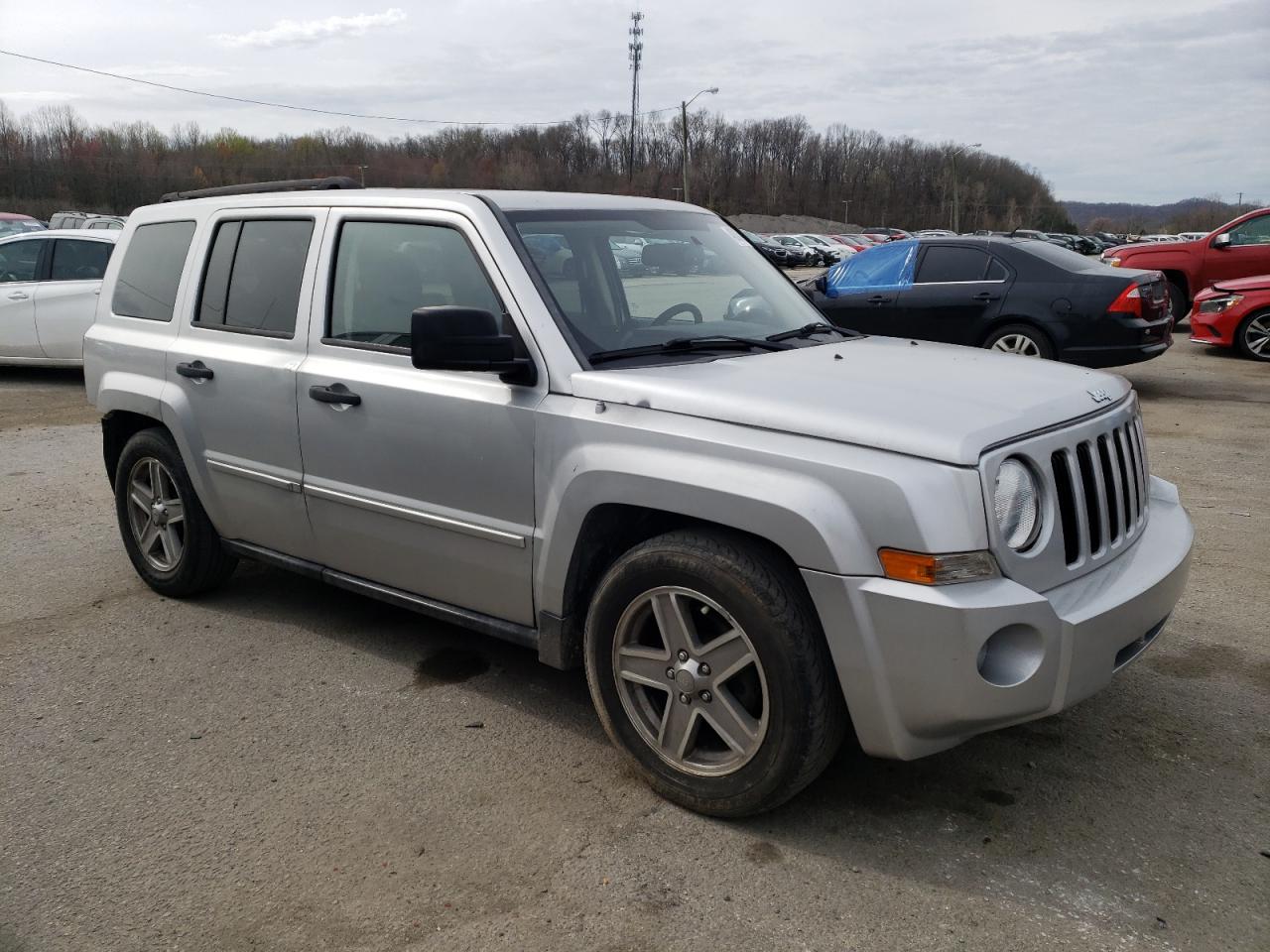 Photo 3 VIN: 1J8FT48W28D544238 - JEEP LIBERTY (PATRIOT) 