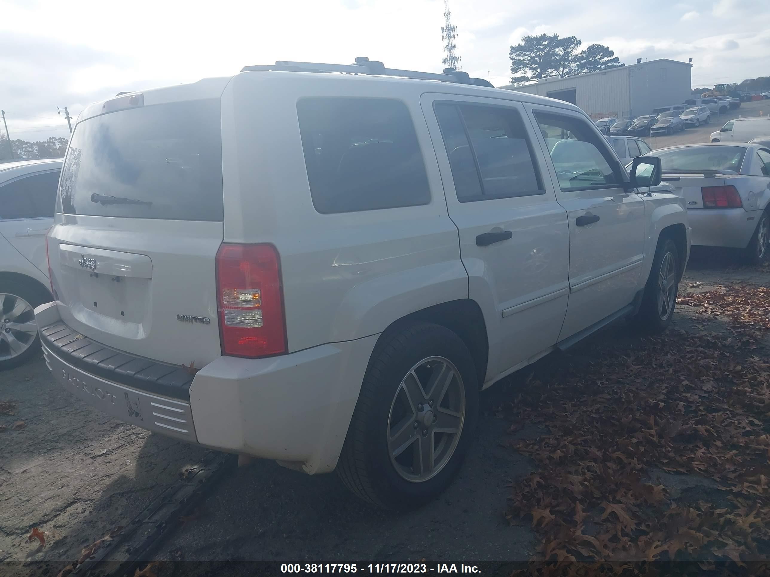 Photo 3 VIN: 1J8FT48W47D298081 - JEEP LIBERTY (PATRIOT) 