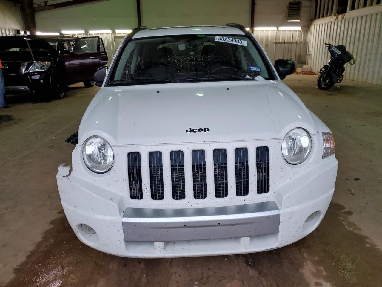 Photo 4 VIN: 1J8FT57W08D537697 - JEEP COMPASS 