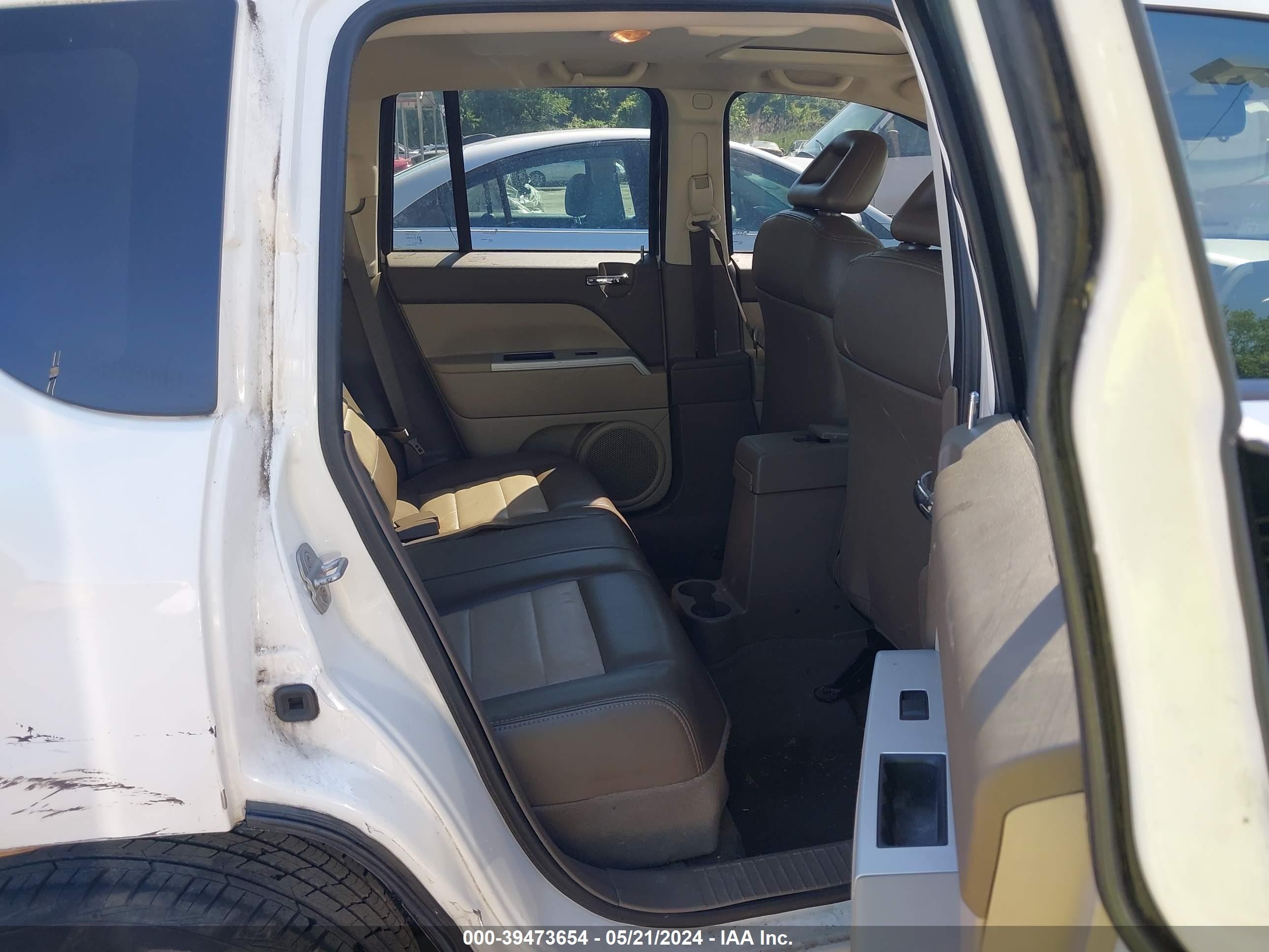 Photo 7 VIN: 1J8FT57W88D663919 - JEEP COMPASS 