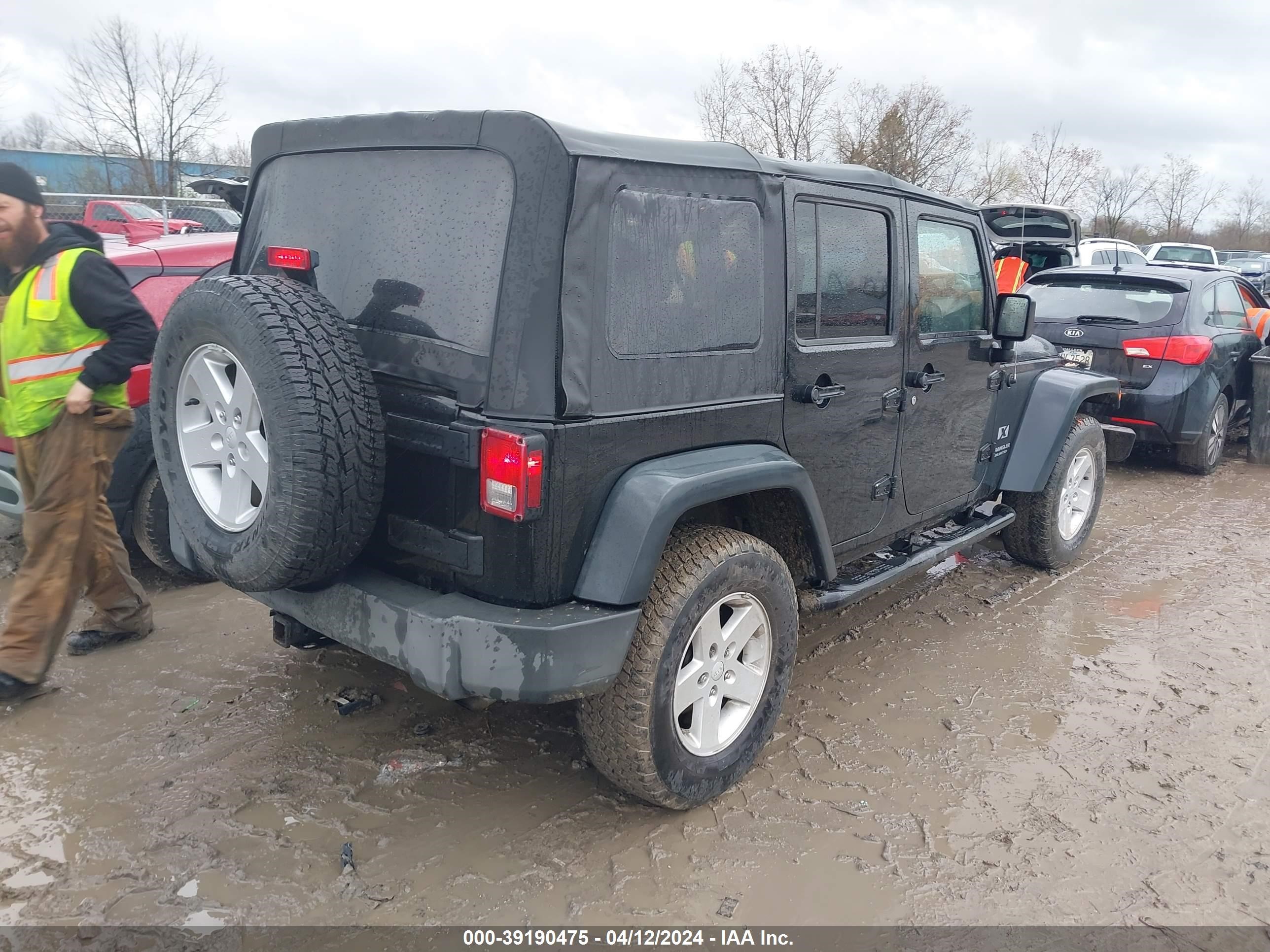 Photo 3 VIN: 1J8GA39188L547657 - JEEP WRANGLER 