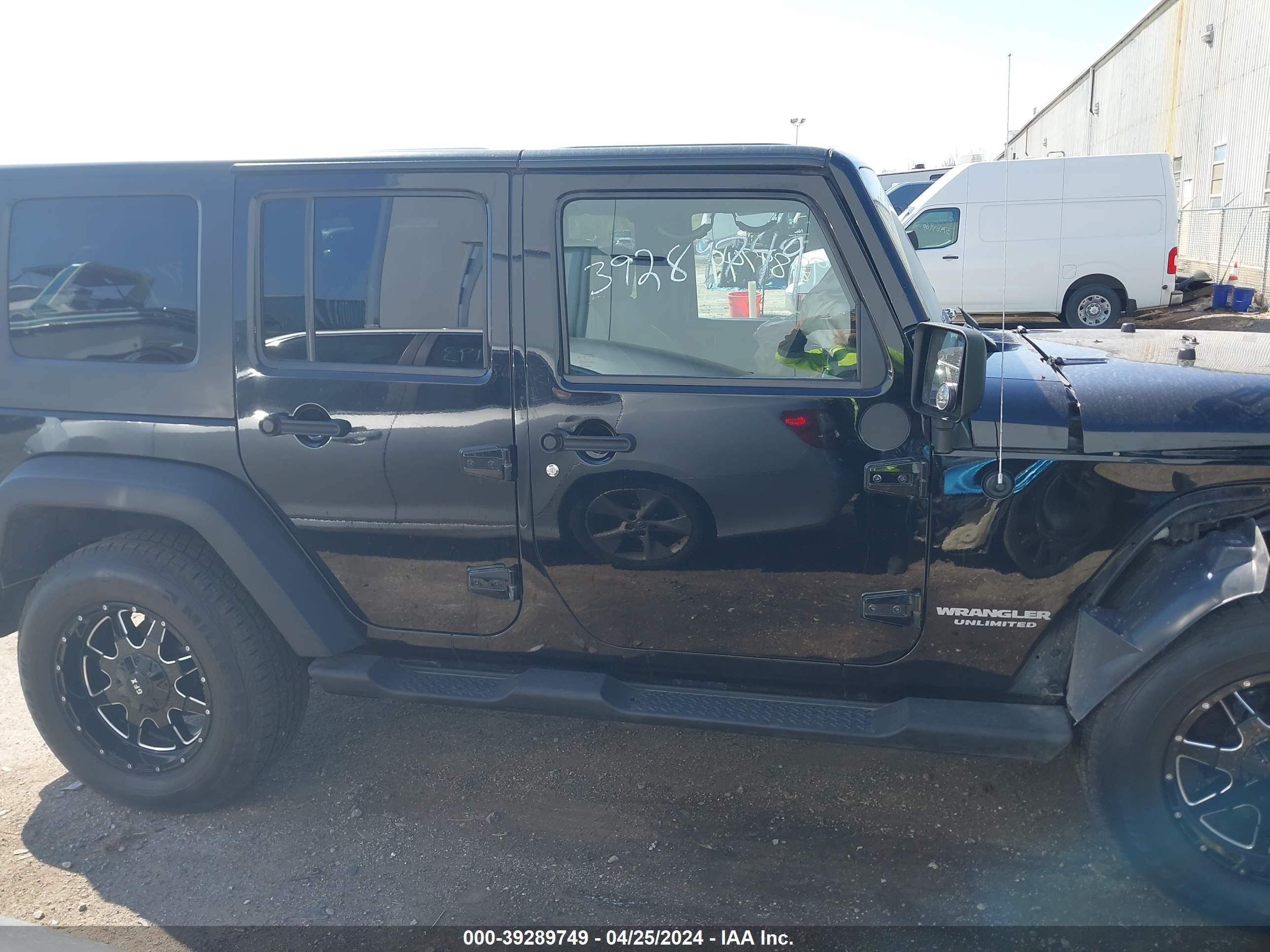 Photo 12 VIN: 1J8GA69119L720583 - JEEP WRANGLER 