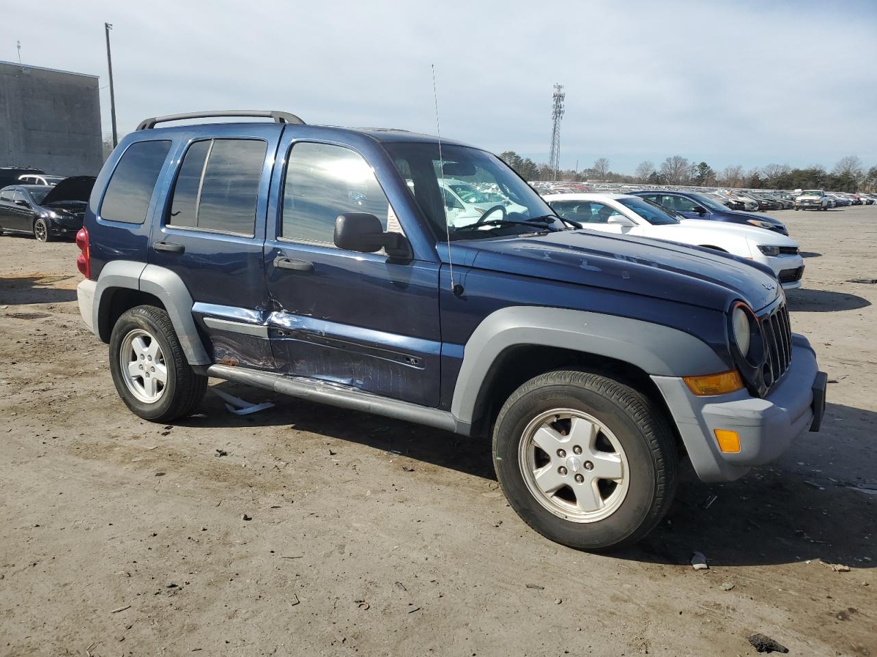 Photo 3 VIN: 1J8GL48K16W116115 - JEEP LIBERTY (NORTH AMERICA) 