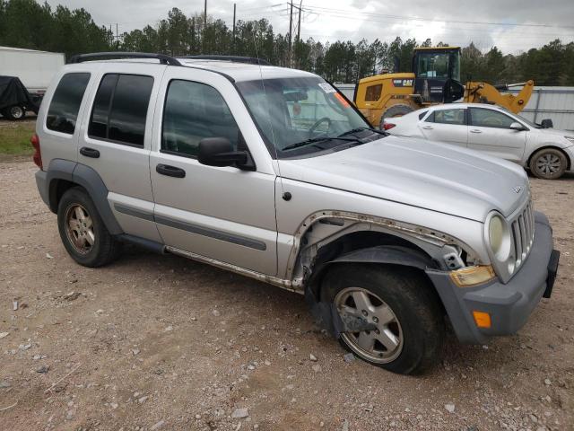 Photo 3 VIN: 1J8GL48K75W514749 - JEEP LIBERTY 