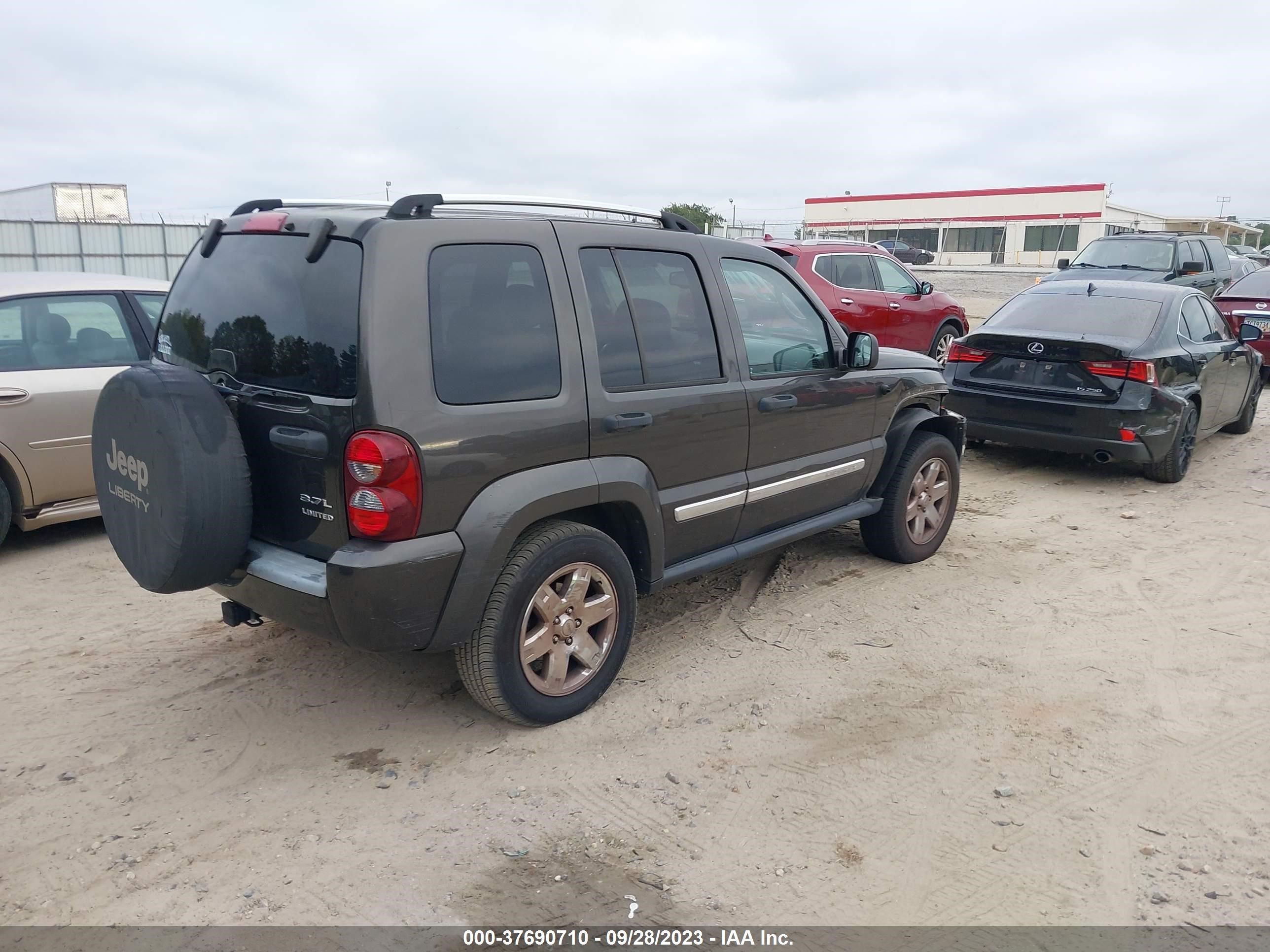 Photo 3 VIN: 1J8GL58K55W708931 - JEEP LIBERTY (NORTH AMERICA) 