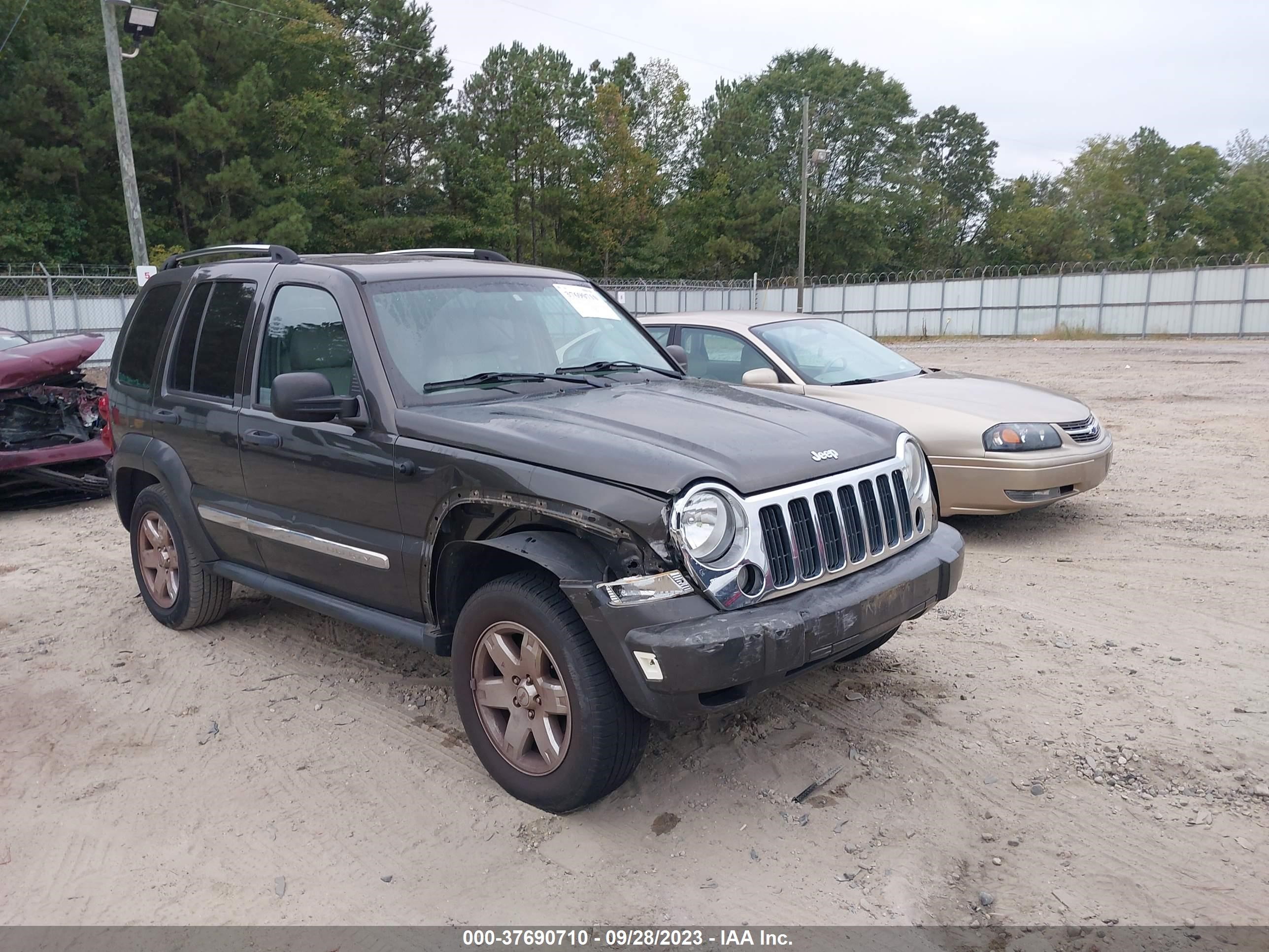 Photo 5 VIN: 1J8GL58K55W708931 - JEEP LIBERTY (NORTH AMERICA) 