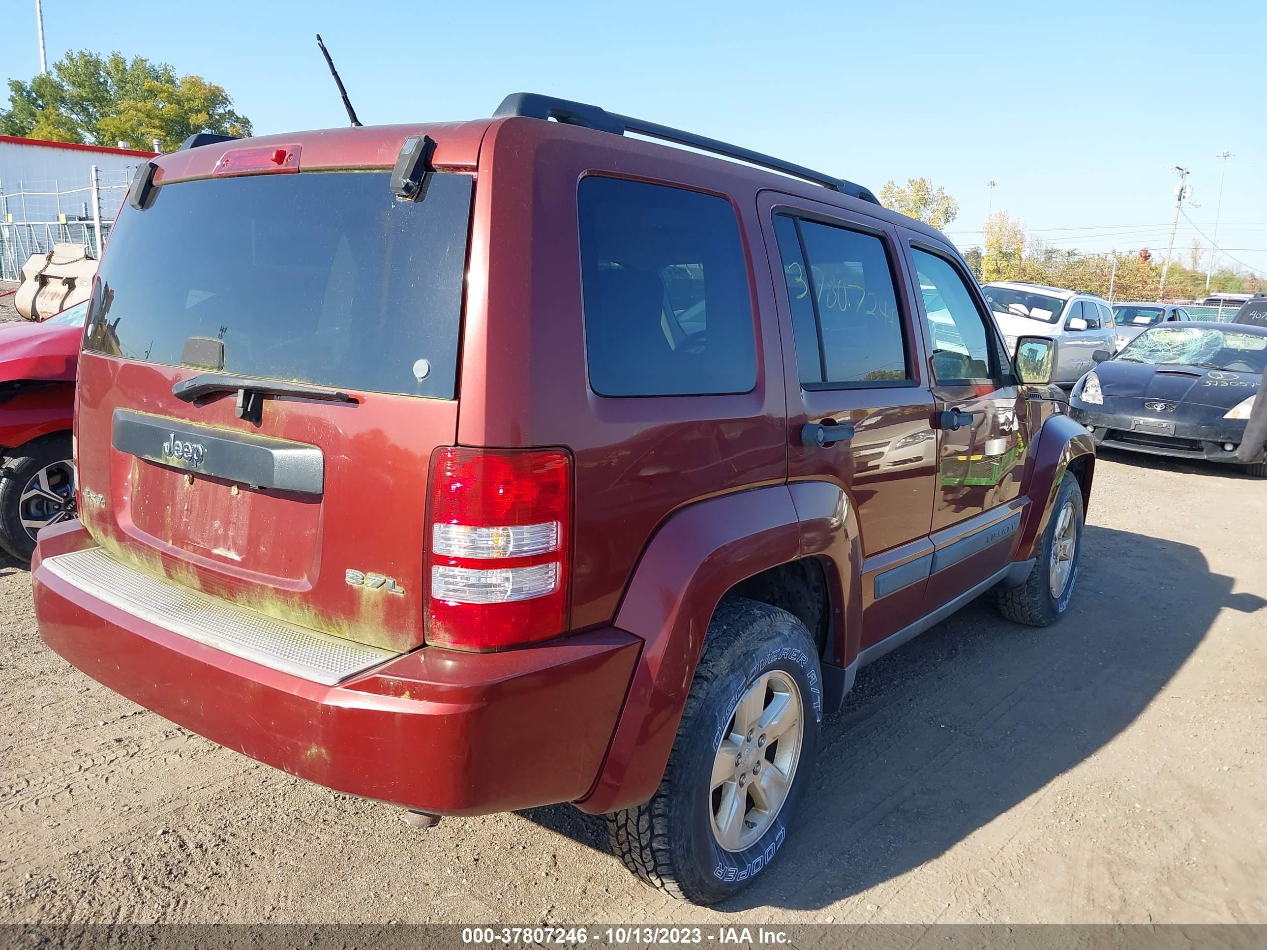 Photo 3 VIN: 1J8GN28K08W106516 - JEEP LIBERTY (NORTH AMERICA) 