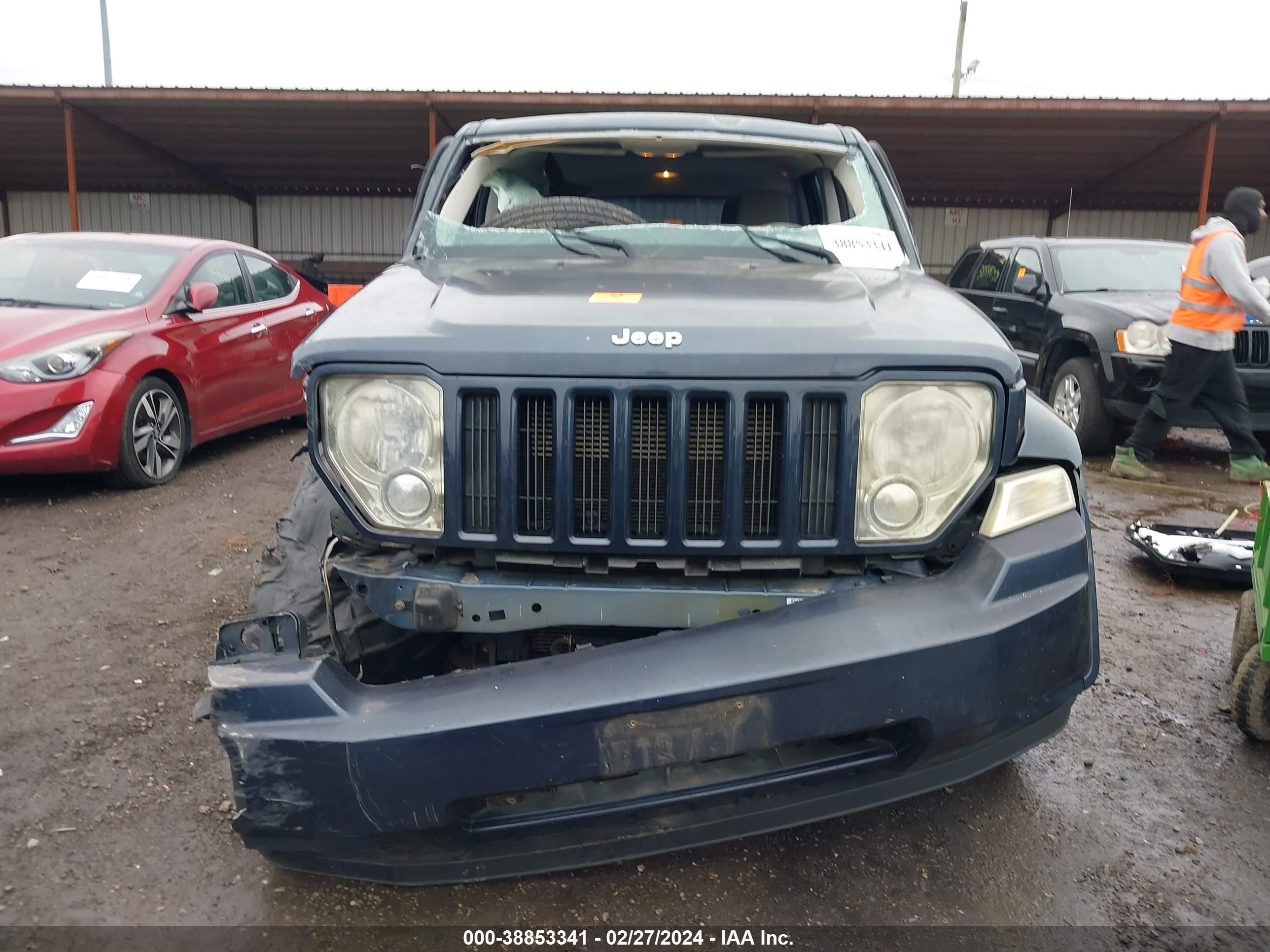 Photo 11 VIN: 1J8GN28K08W143341 - JEEP LIBERTY (NORTH AMERICA) 