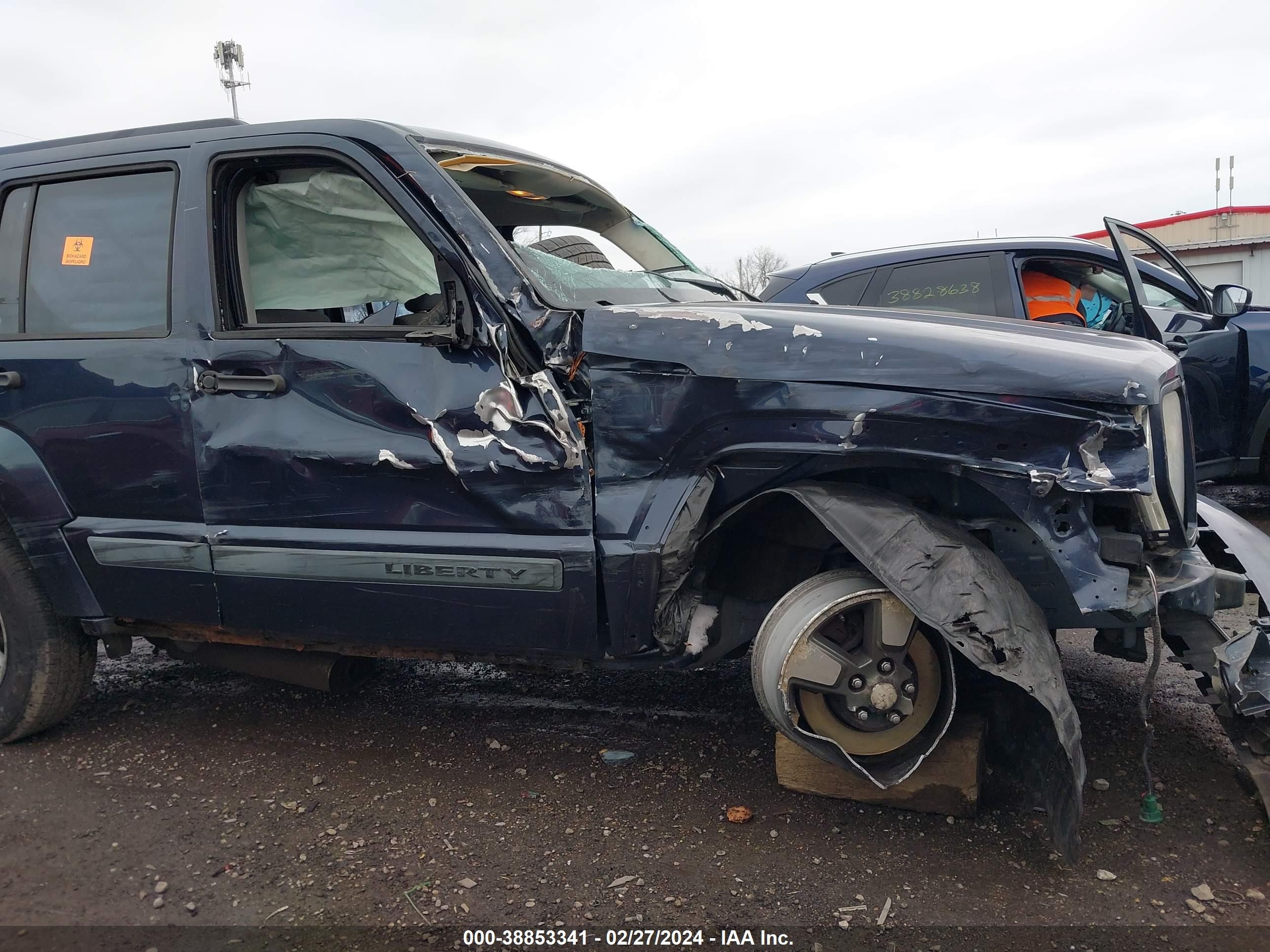 Photo 18 VIN: 1J8GN28K08W143341 - JEEP LIBERTY (NORTH AMERICA) 