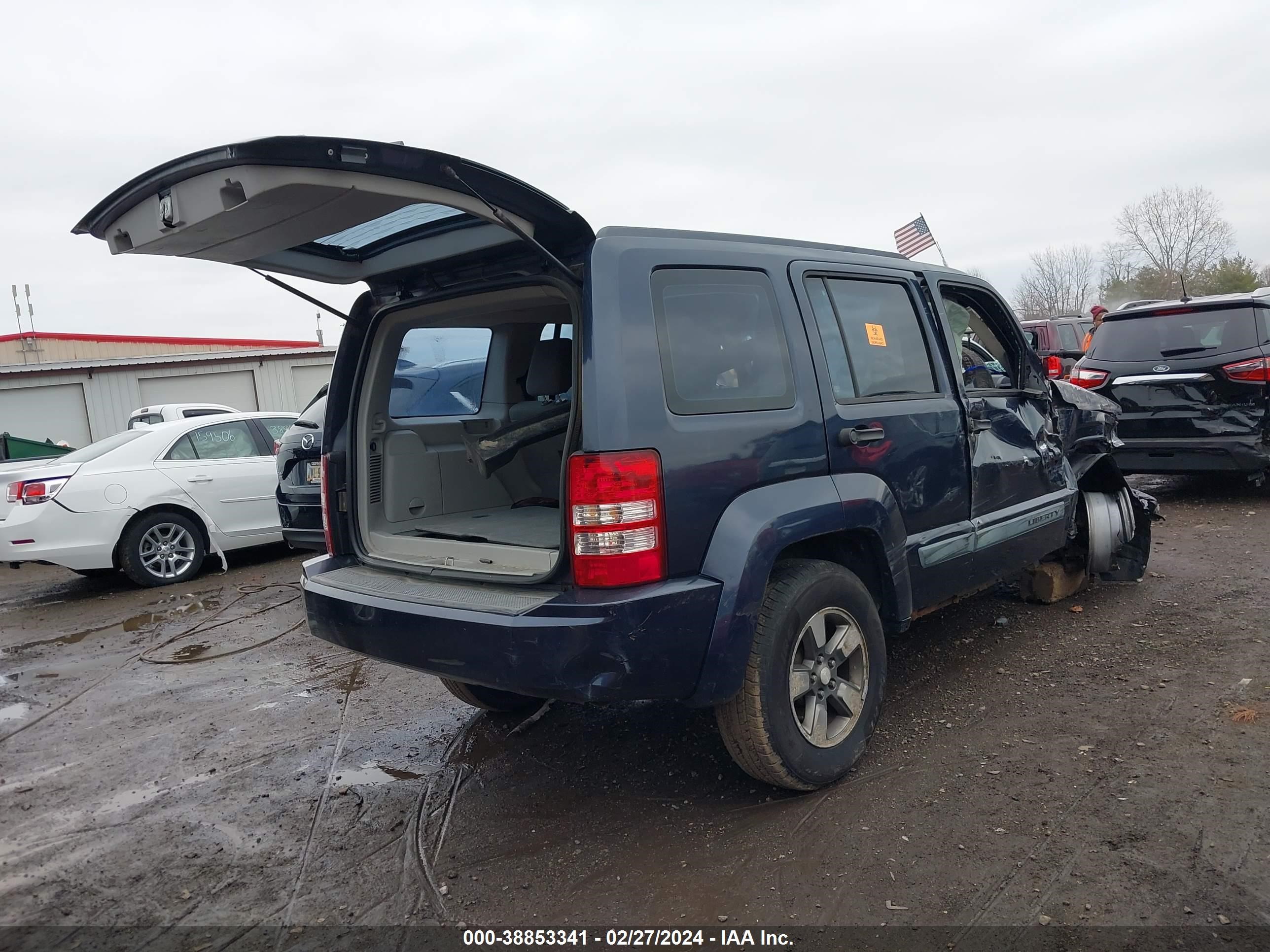 Photo 3 VIN: 1J8GN28K08W143341 - JEEP LIBERTY (NORTH AMERICA) 