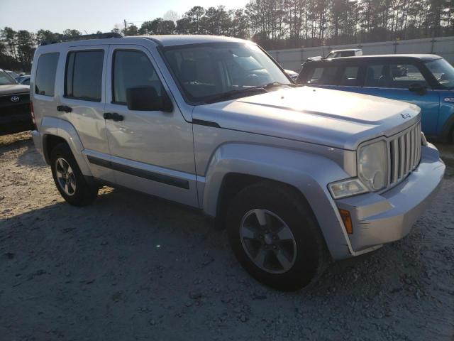 Photo 3 VIN: 1J8GN28K08W186075 - JEEP LIBERTY 