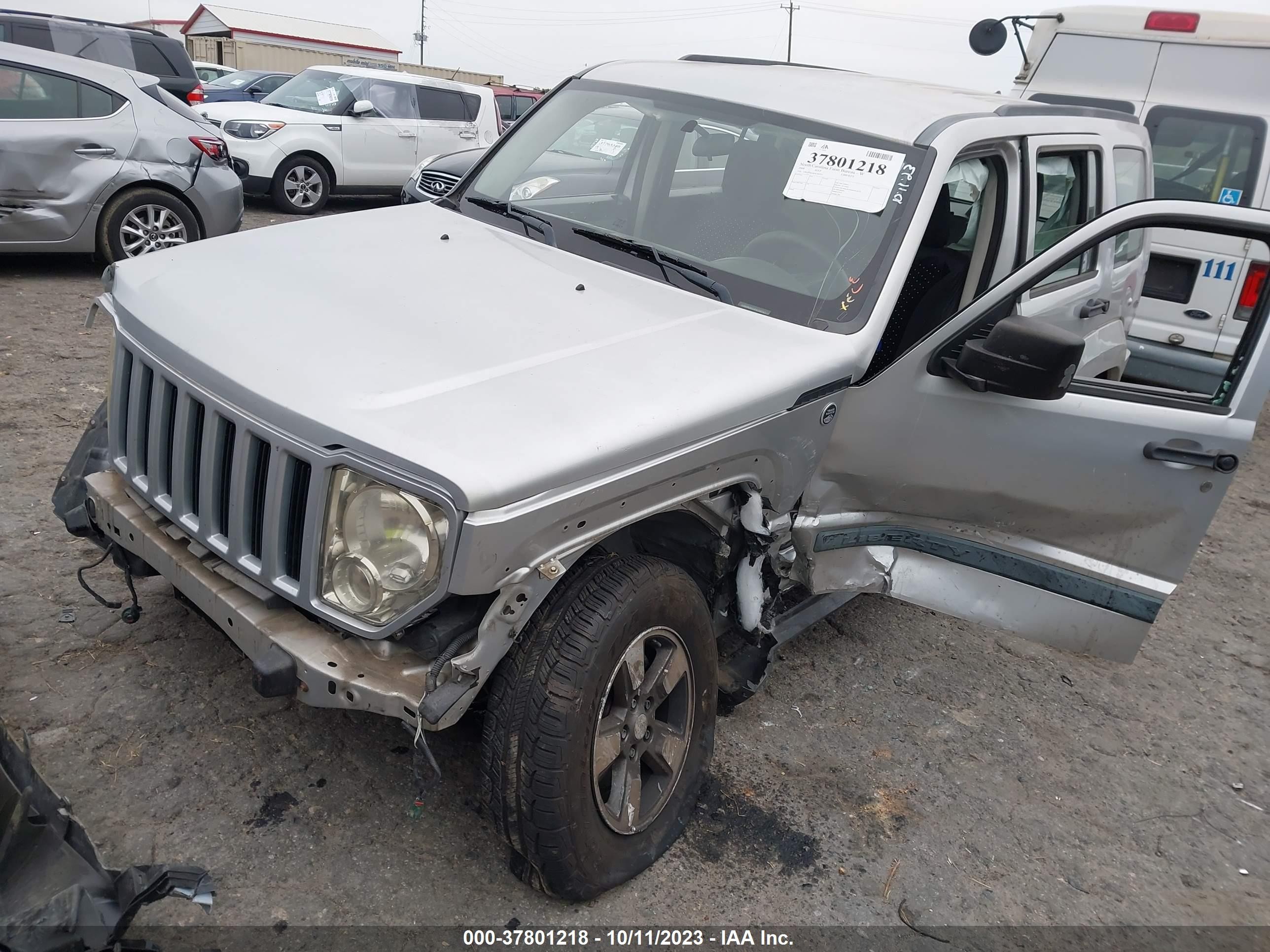 Photo 1 VIN: 1J8GN28K08W199747 - JEEP LIBERTY (NORTH AMERICA) 