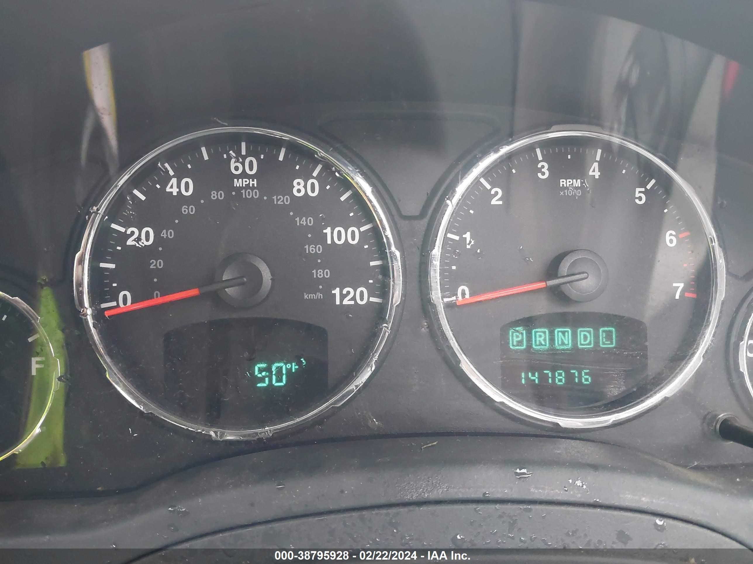 Photo 6 VIN: 1J8GN28K08W236845 - JEEP LIBERTY (NORTH AMERICA) 