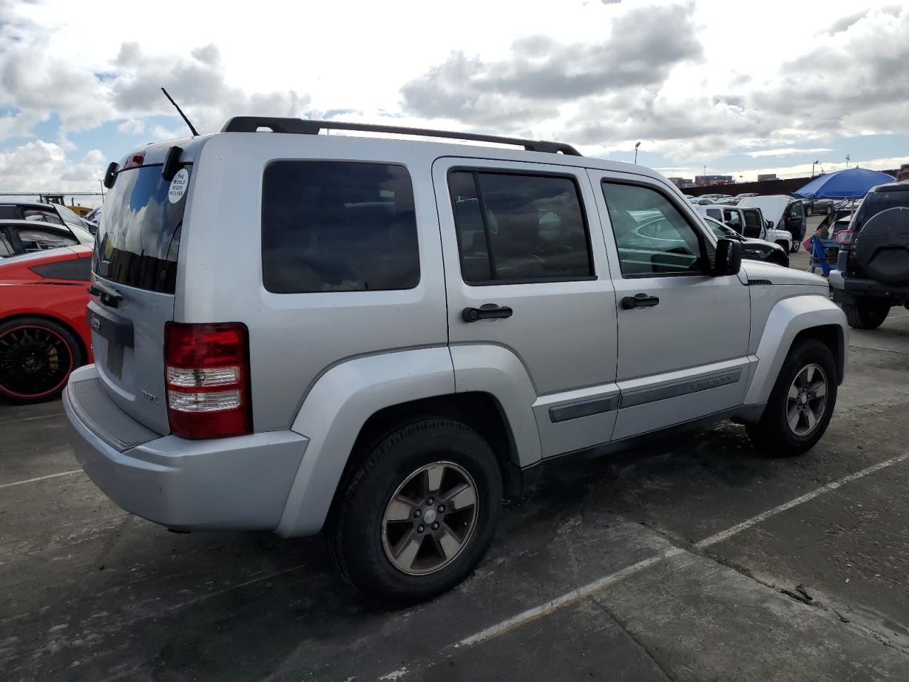 Photo 2 VIN: 1J8GN28K08W285849 - JEEP LIBERTY (NORTH AMERICA) 