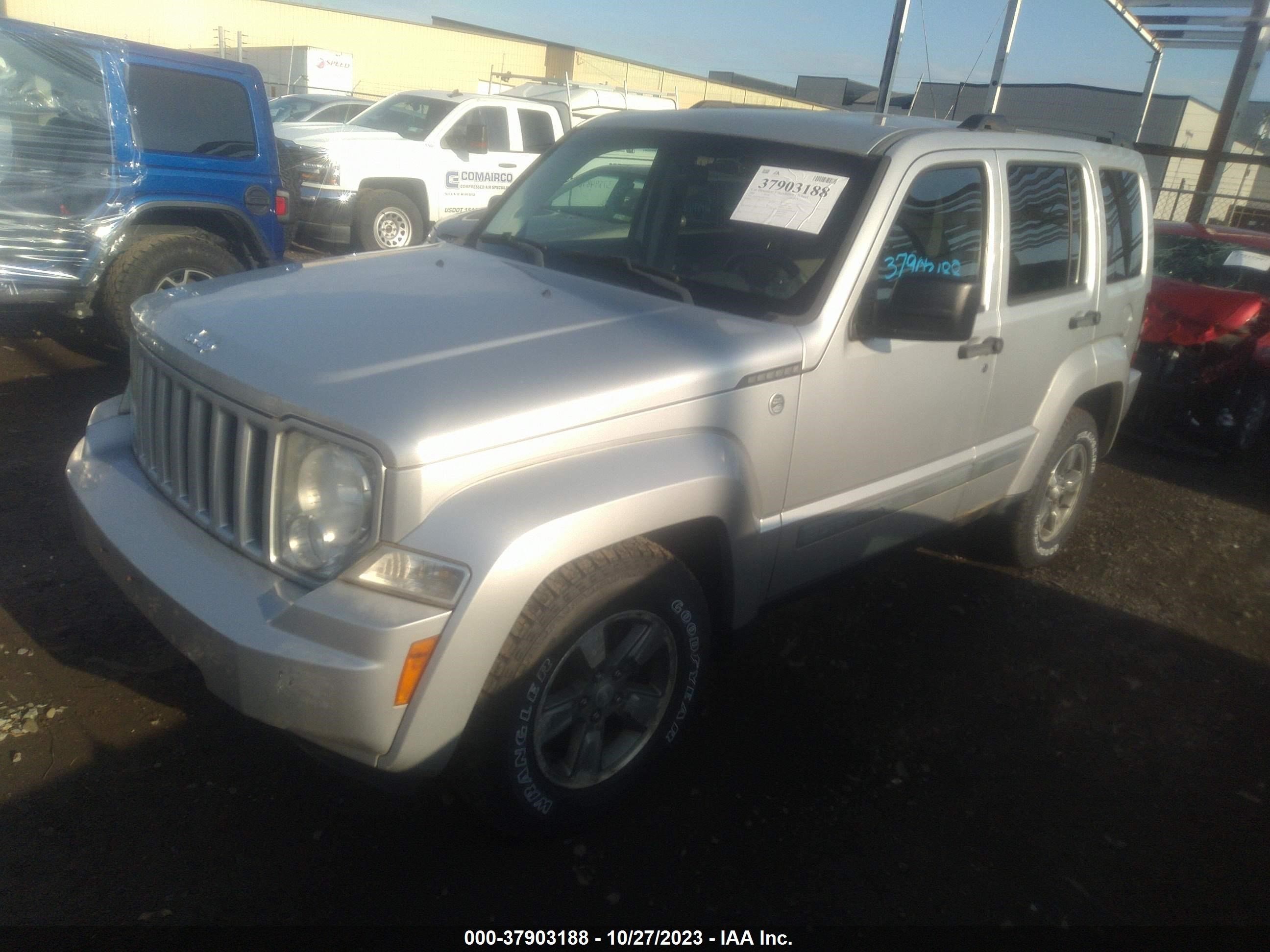 Photo 1 VIN: 1J8GN28K18W197957 - JEEP LIBERTY (NORTH AMERICA) 