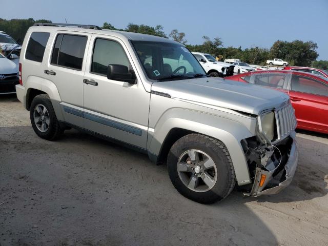 Photo 3 VIN: 1J8GN28K18W198199 - JEEP LIBERTY 