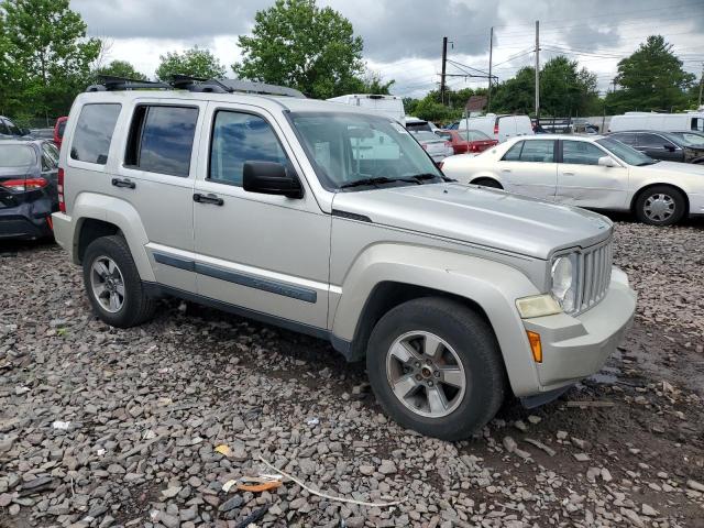 Photo 3 VIN: 1J8GN28K18W235381 - JEEP LIBERTY 