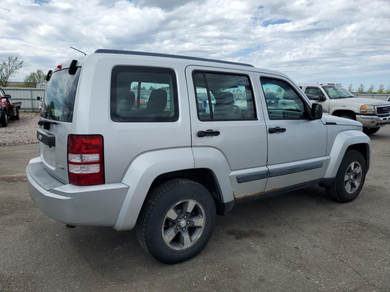 Photo 2 VIN: 1J8GN28K28W140750 - JEEP LIBERTY (NORTH AMERICA) 