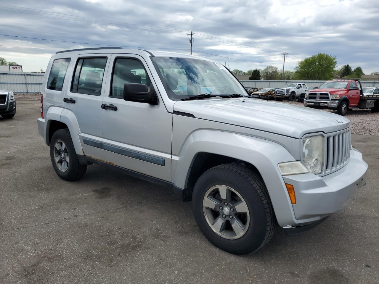 Photo 3 VIN: 1J8GN28K28W140750 - JEEP LIBERTY (NORTH AMERICA) 