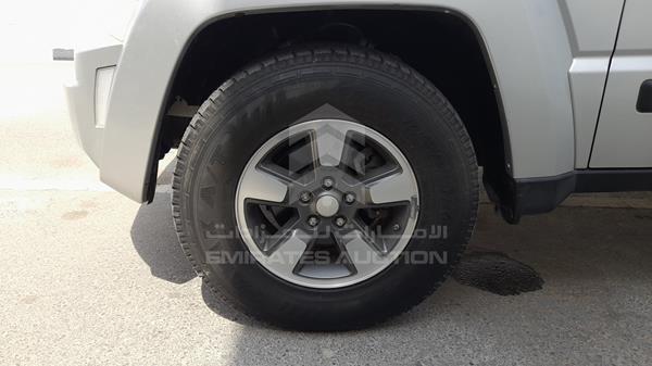 Photo 30 VIN: 1J8GN28K28W169701 - JEEP CHEROKEE 