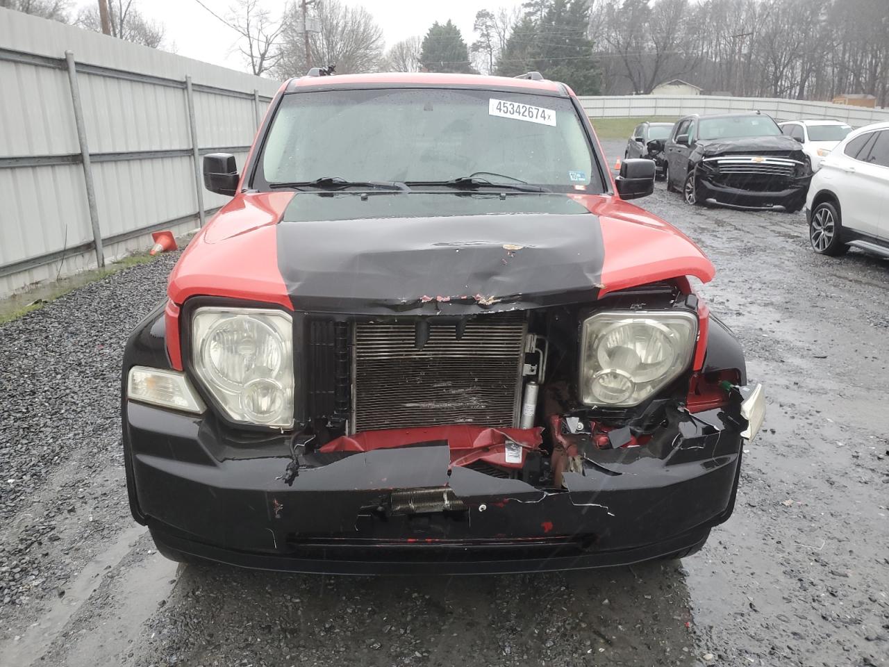 Photo 4 VIN: 1J8GN28K38W103061 - JEEP LIBERTY (NORTH AMERICA) 