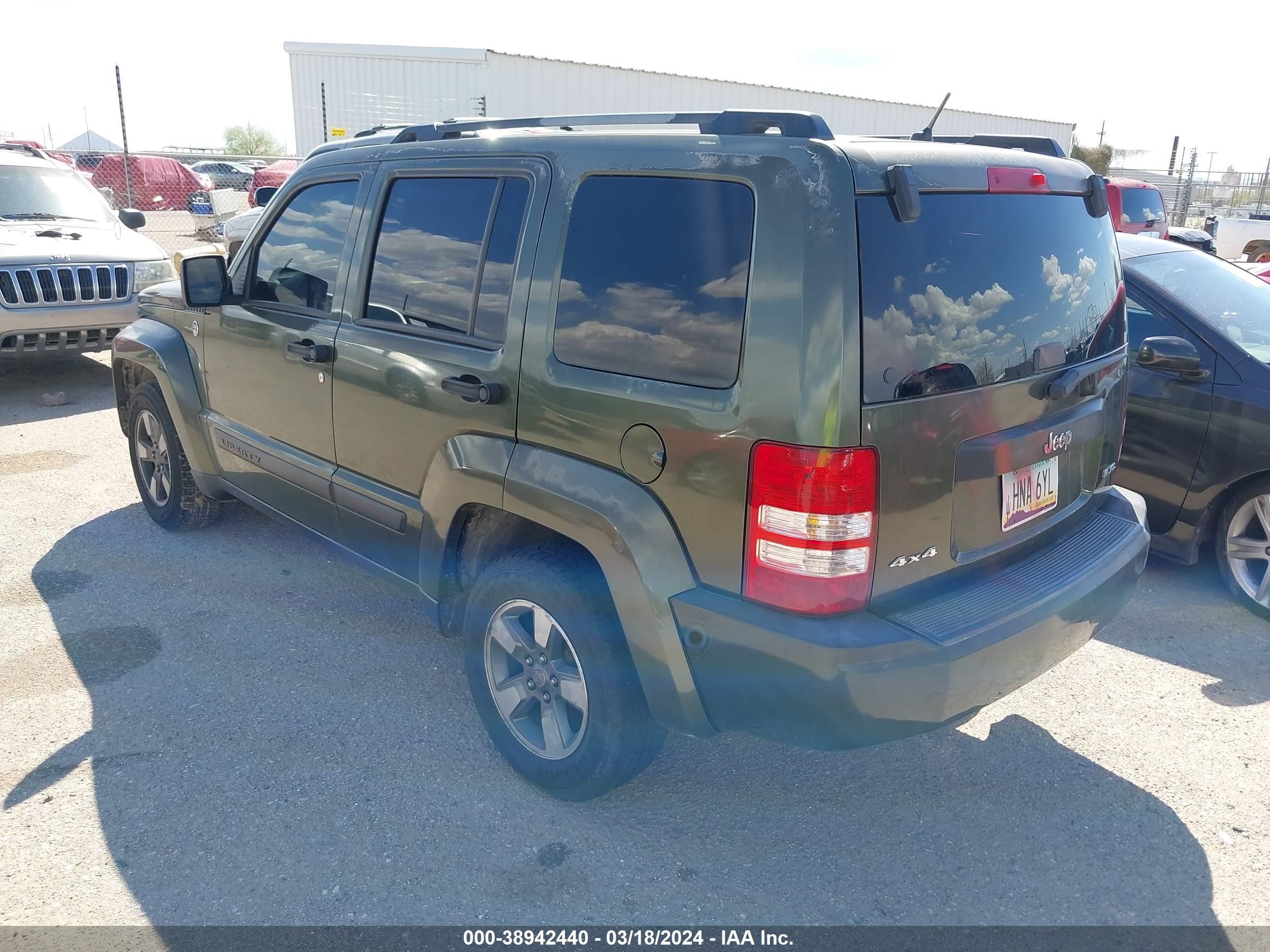 Photo 2 VIN: 1J8GN28K38W116974 - JEEP LIBERTY (NORTH AMERICA) 