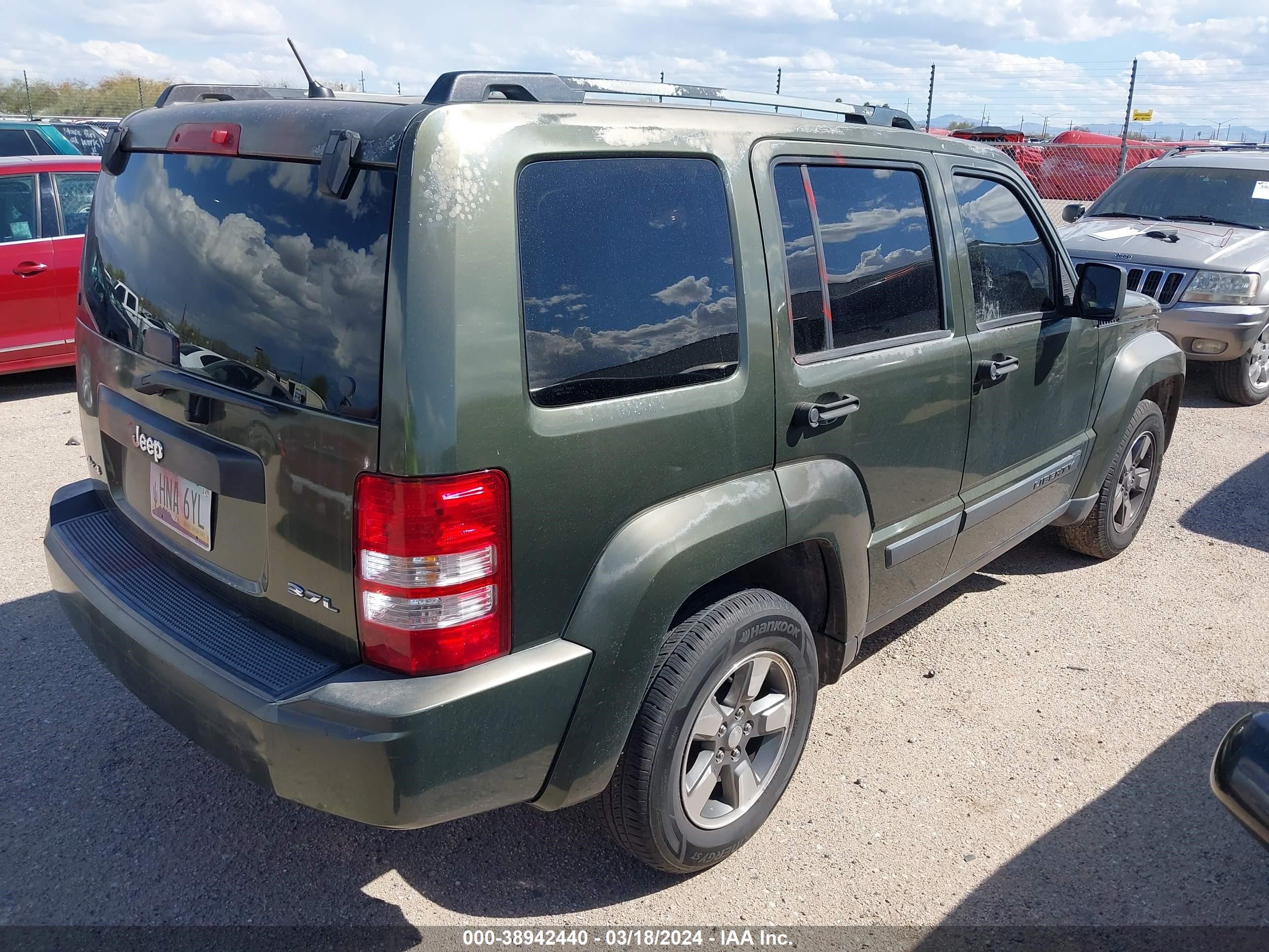 Photo 3 VIN: 1J8GN28K38W116974 - JEEP LIBERTY (NORTH AMERICA) 