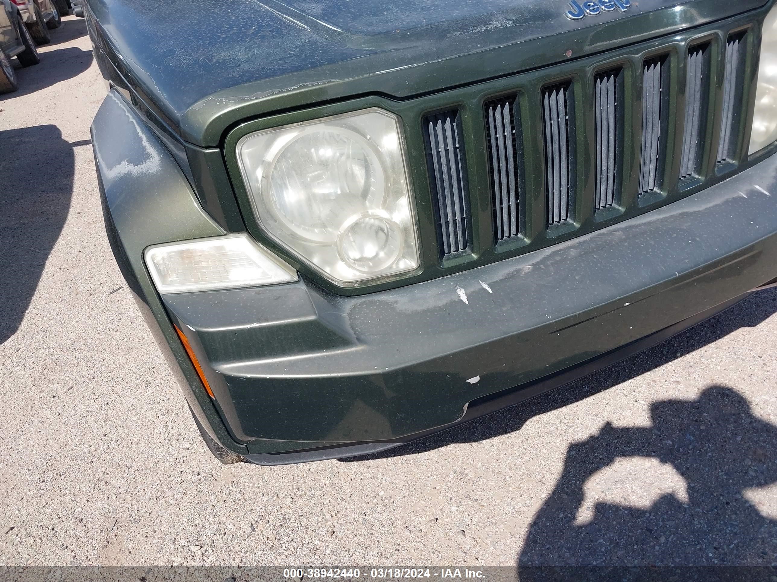 Photo 5 VIN: 1J8GN28K38W116974 - JEEP LIBERTY (NORTH AMERICA) 