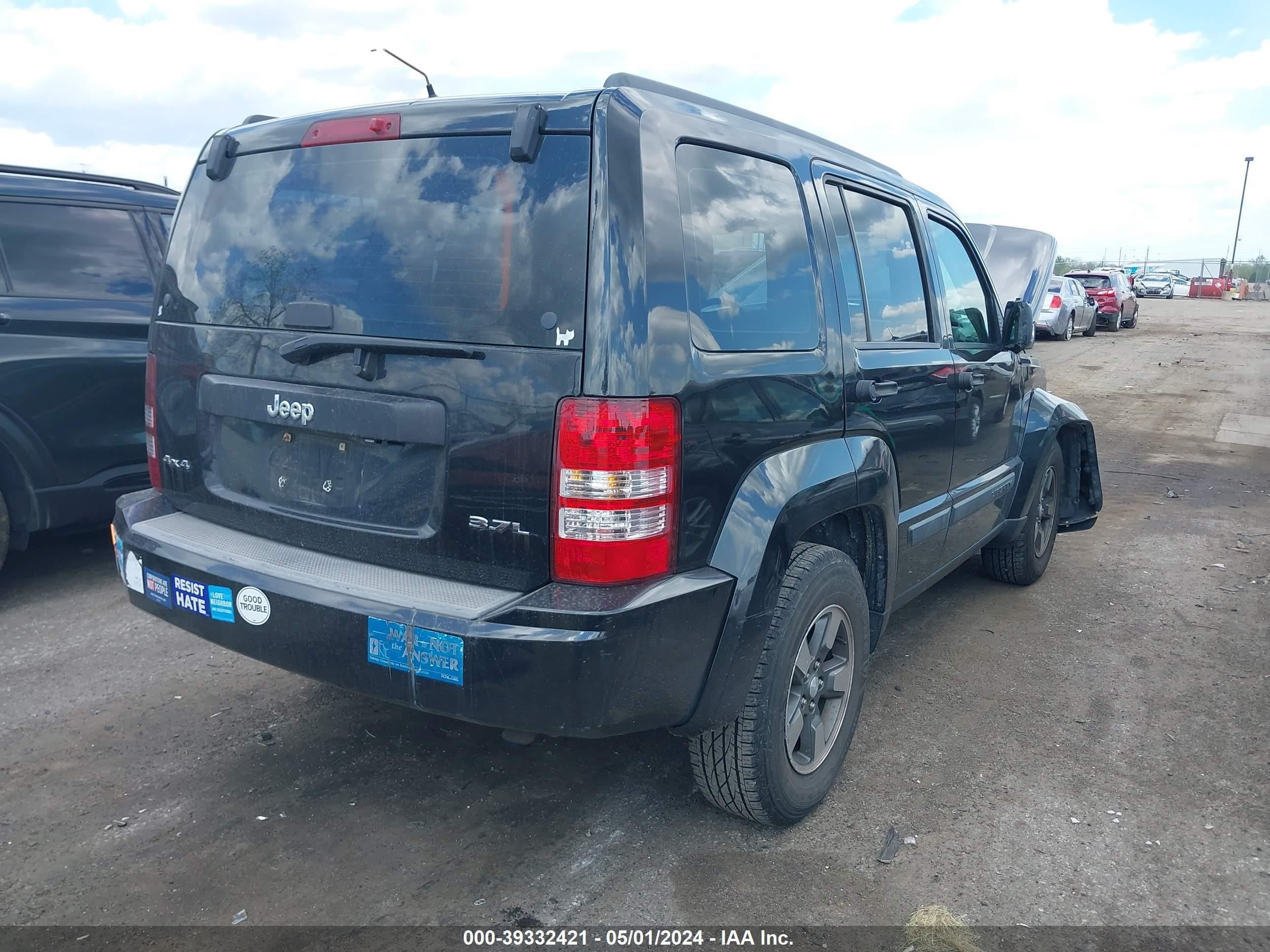 Photo 3 VIN: 1J8GN28K38W152096 - JEEP LIBERTY (NORTH AMERICA) 