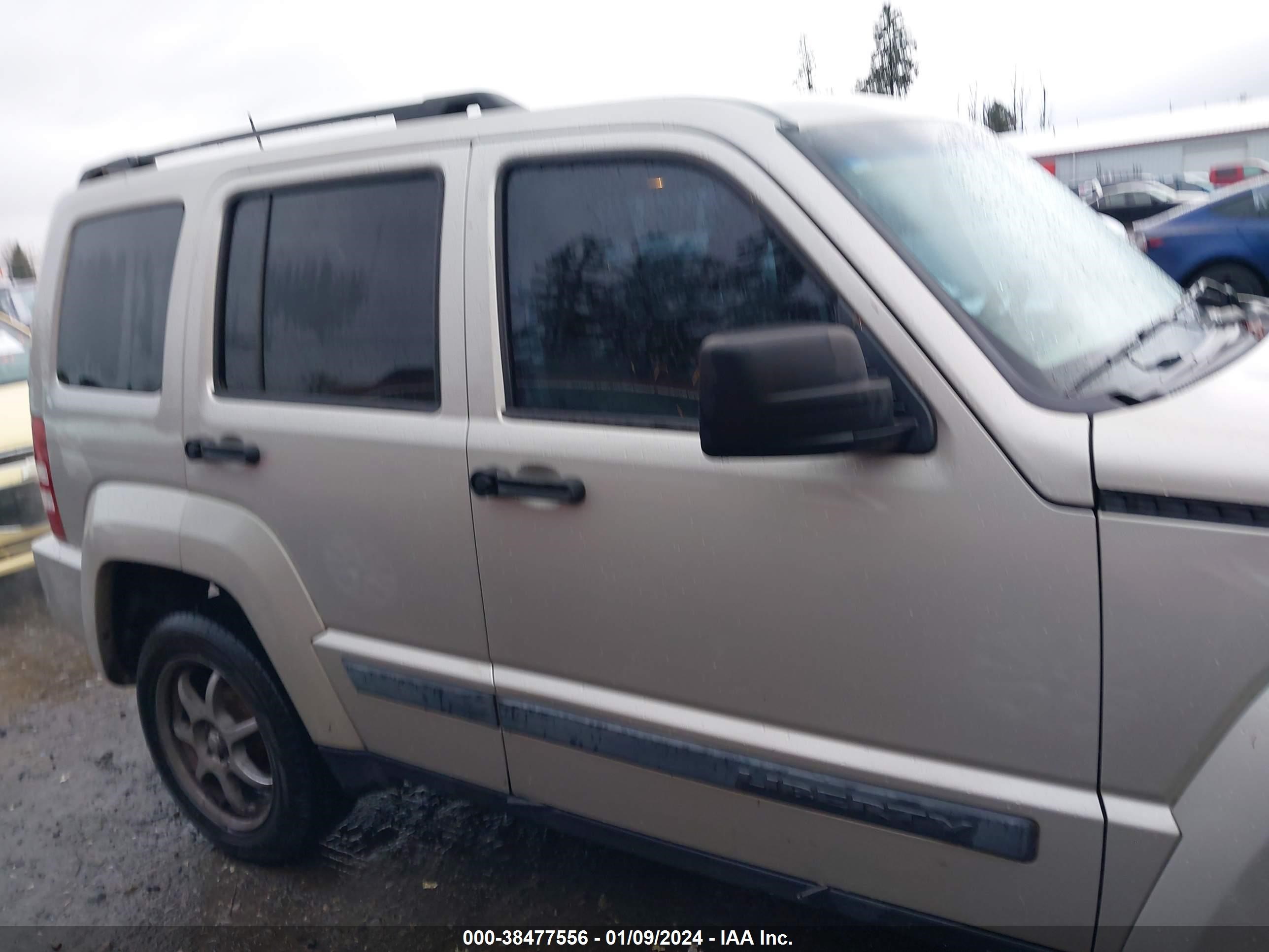 Photo 12 VIN: 1J8GN28K38W179170 - JEEP LIBERTY (NORTH AMERICA) 