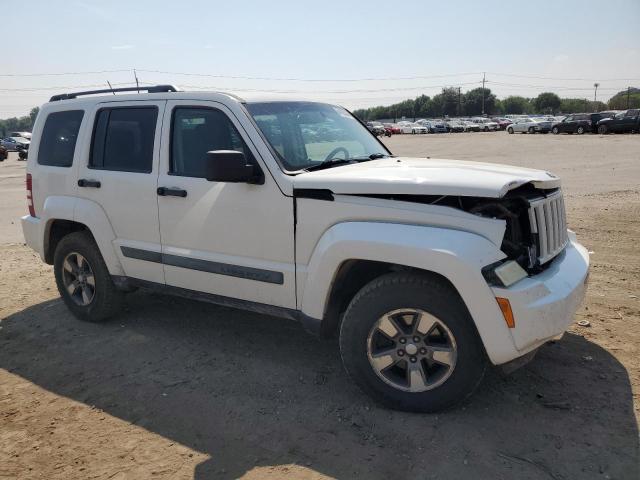 Photo 3 VIN: 1J8GN28K38W256278 - JEEP LIBERTY 