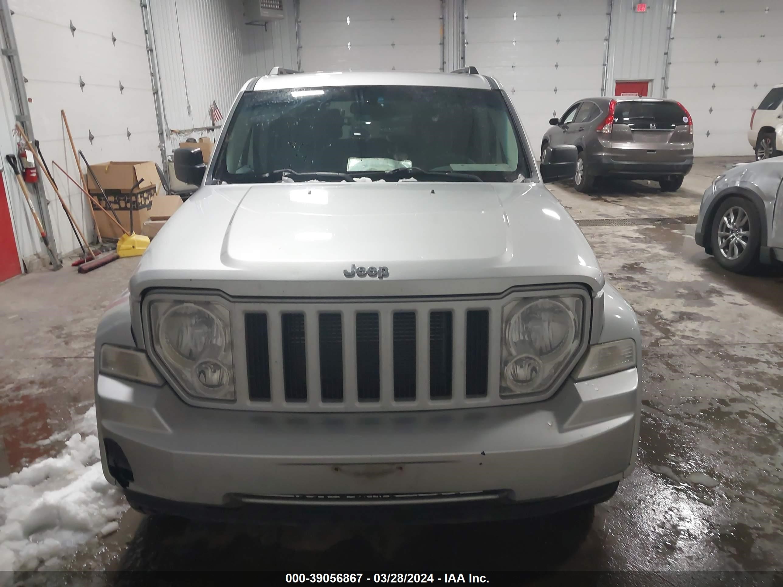 Photo 10 VIN: 1J8GN28K38W281410 - JEEP LIBERTY (NORTH AMERICA) 