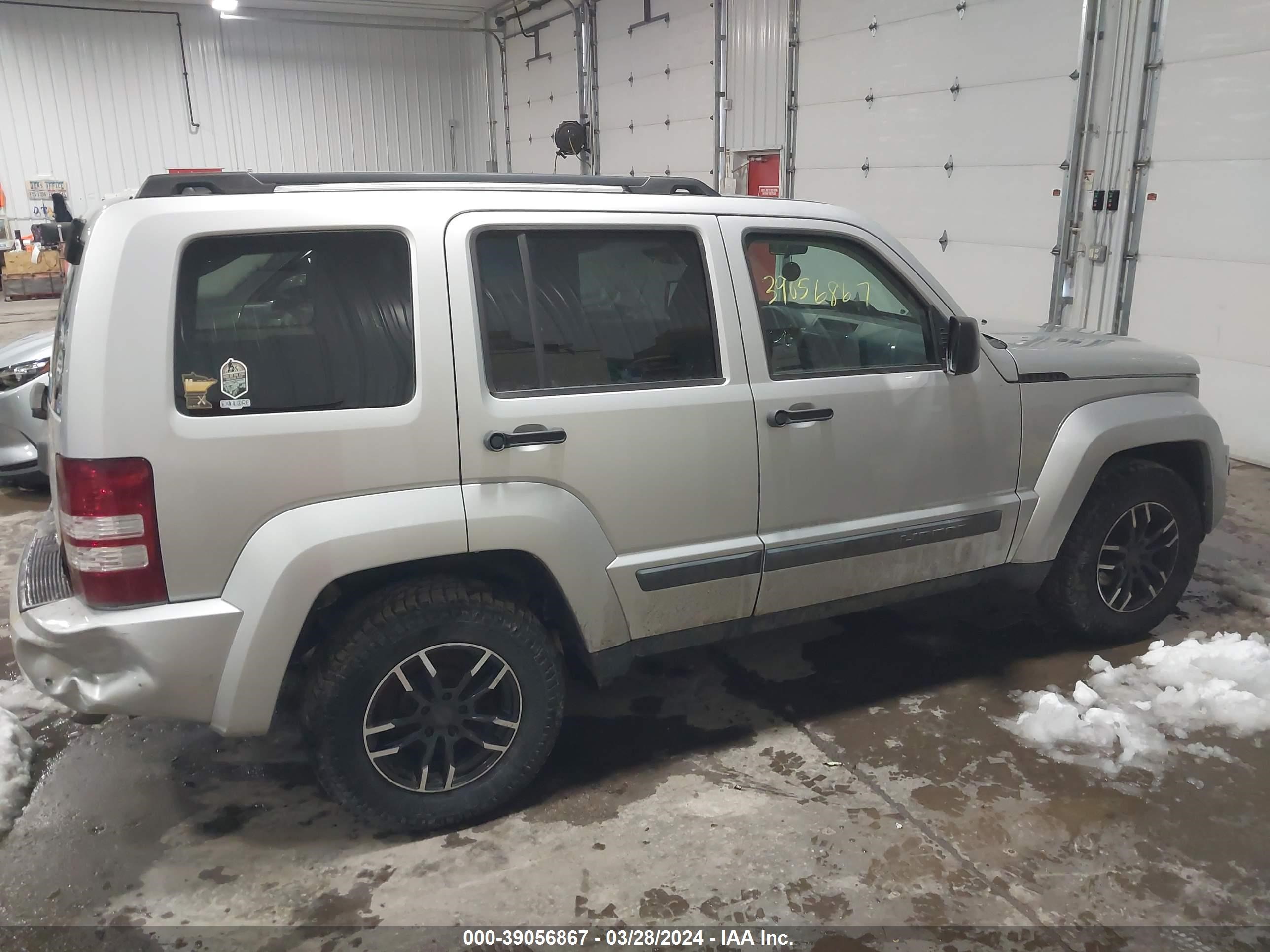 Photo 11 VIN: 1J8GN28K38W281410 - JEEP LIBERTY (NORTH AMERICA) 