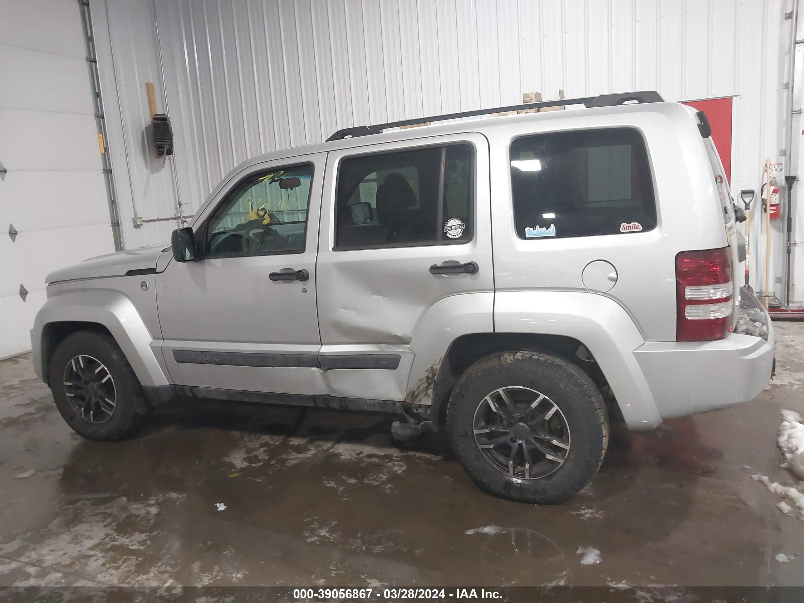 Photo 12 VIN: 1J8GN28K38W281410 - JEEP LIBERTY (NORTH AMERICA) 