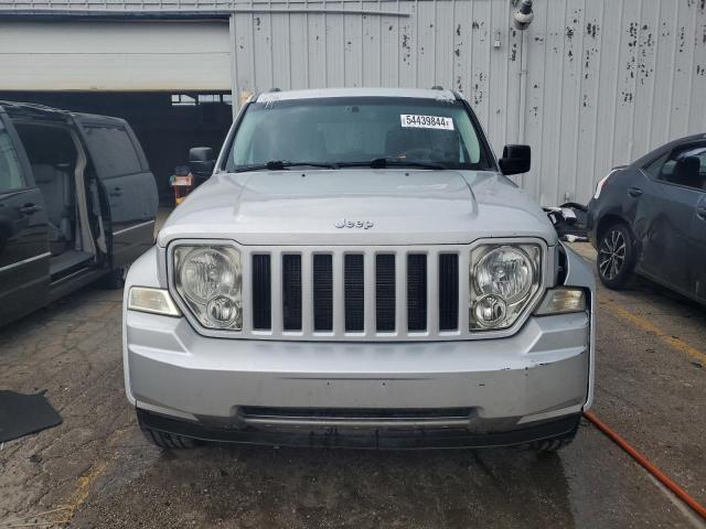 Photo 4 VIN: 1J8GN28K39W553536 - JEEP LIBERTY 