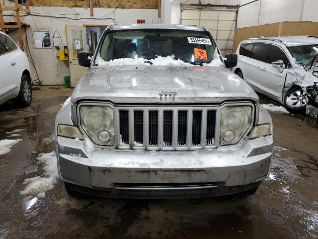 Photo 4 VIN: 1J8GN28K48W133556 - JEEP LIBERTY SP 