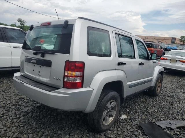 Photo 2 VIN: 1J8GN28K48W190260 - JEEP LIBERTY SP 