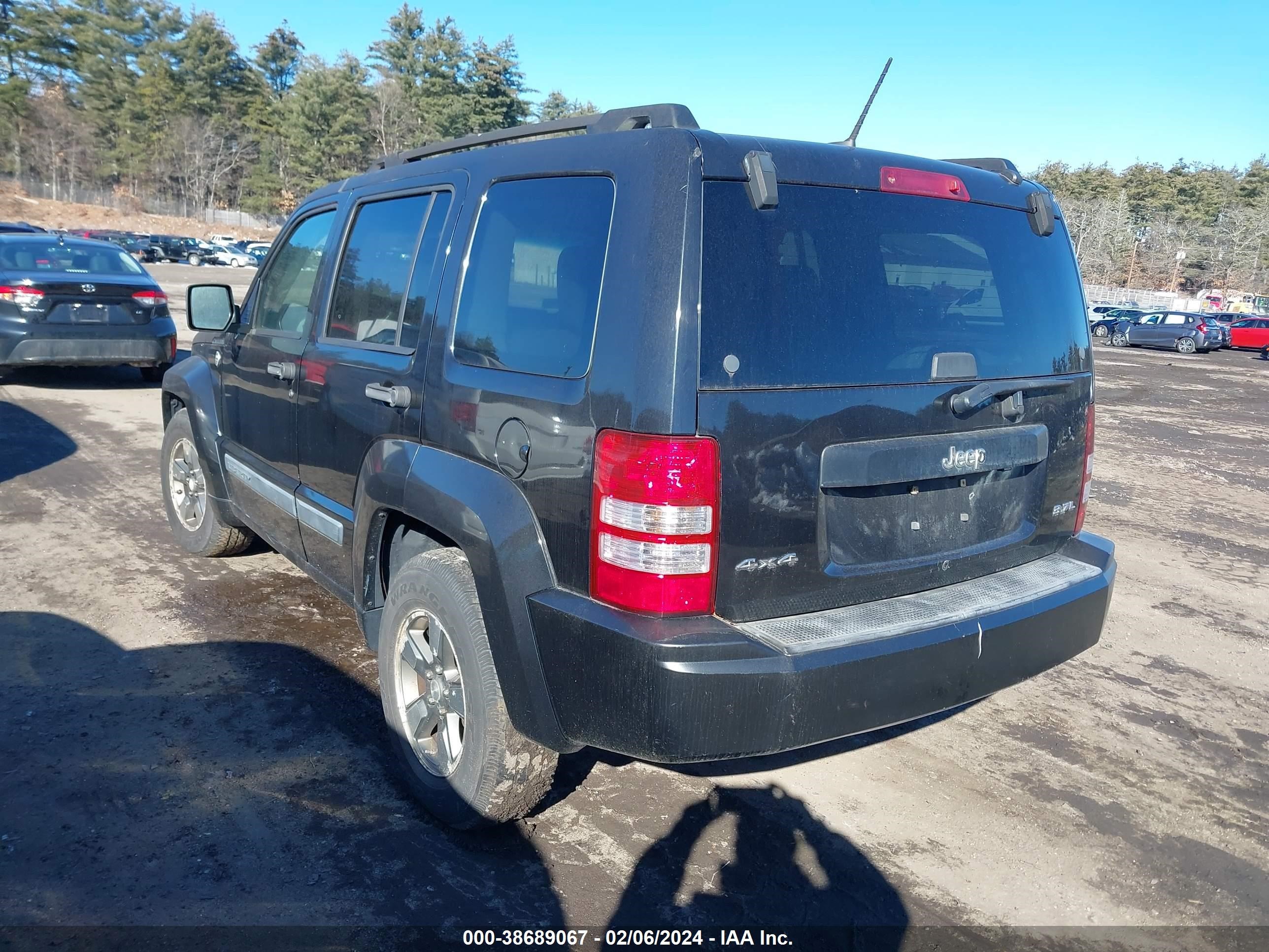 Photo 2 VIN: 1J8GN28K48W210488 - JEEP LIBERTY (NORTH AMERICA) 