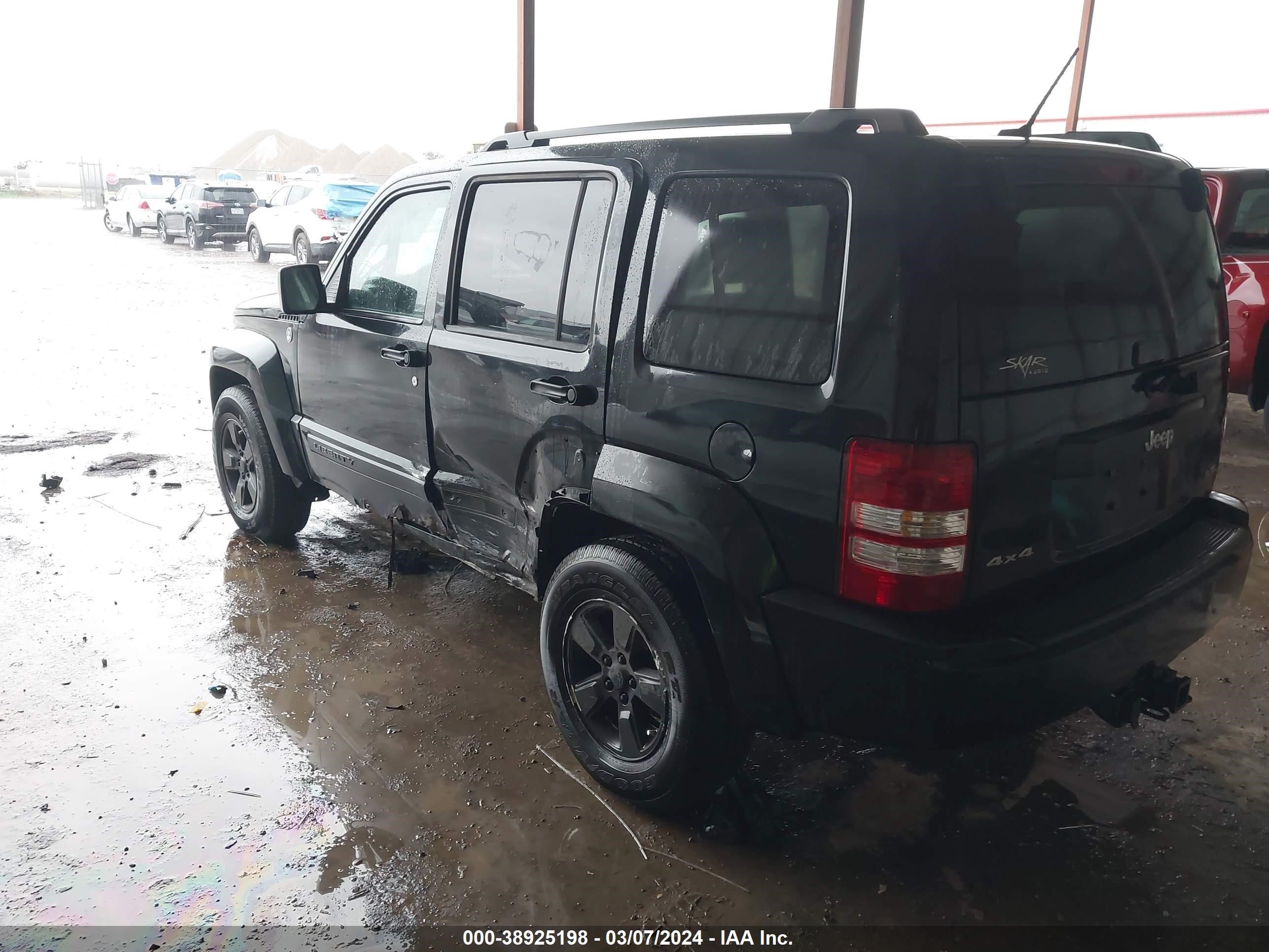 Photo 2 VIN: 1J8GN28K48W284218 - JEEP LIBERTY (NORTH AMERICA) 