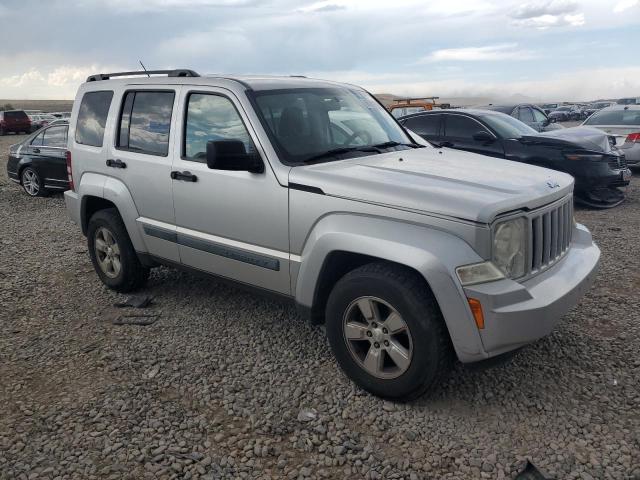 Photo 3 VIN: 1J8GN28K49W554176 - JEEP LIBERTY 