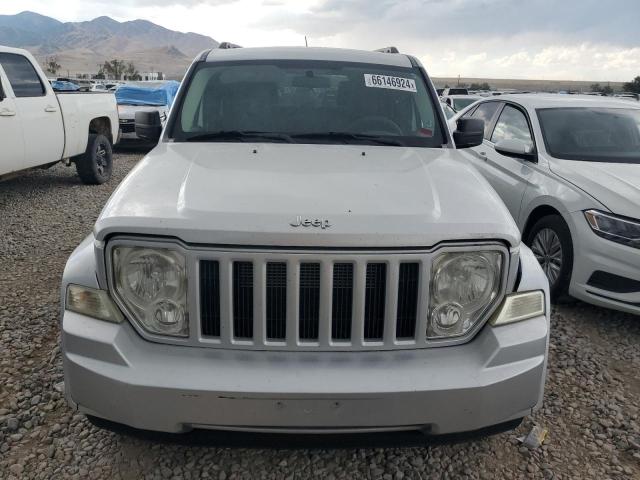 Photo 4 VIN: 1J8GN28K49W554176 - JEEP LIBERTY 