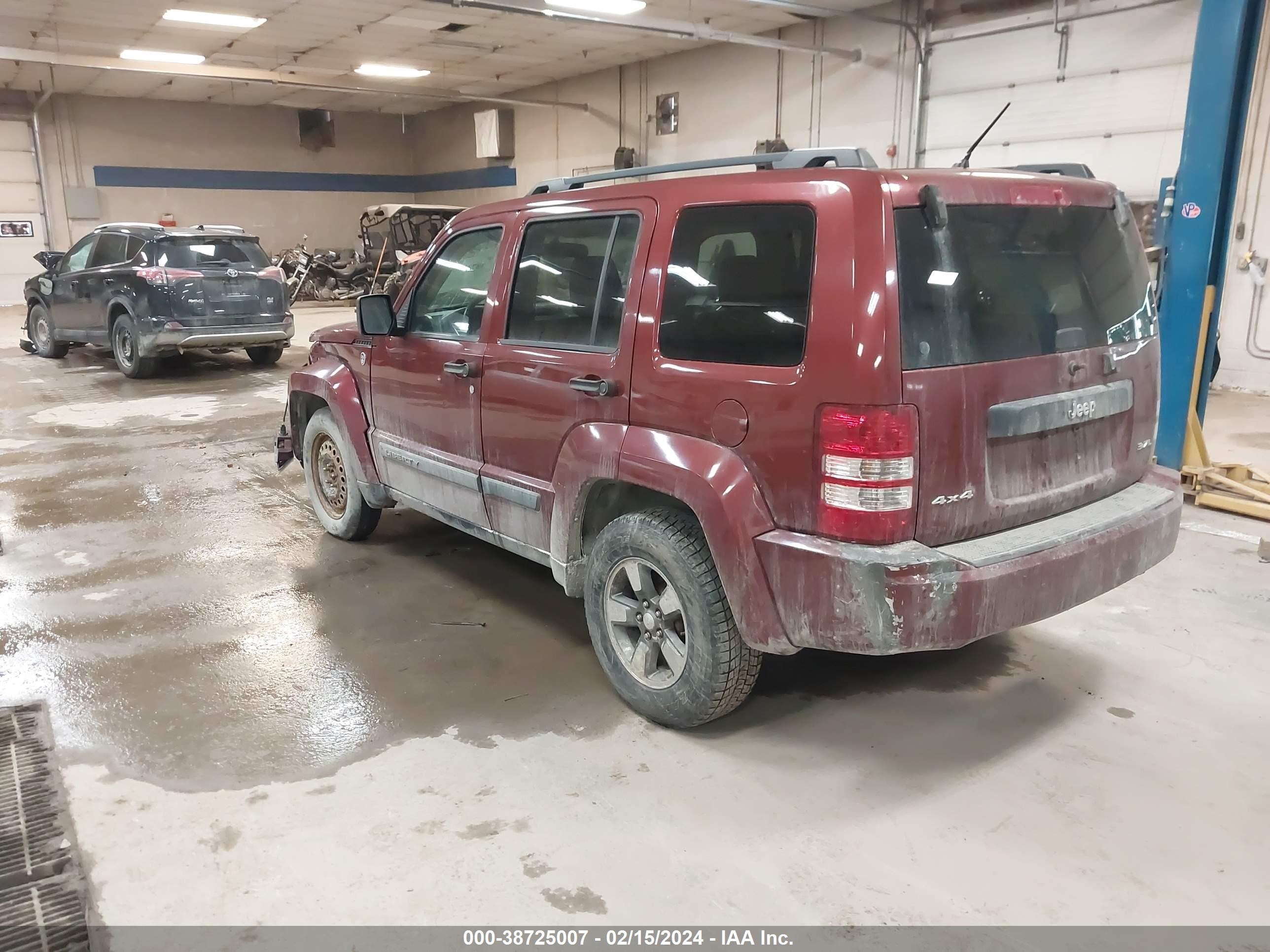 Photo 2 VIN: 1J8GN28K58W105636 - JEEP LIBERTY (NORTH AMERICA) 