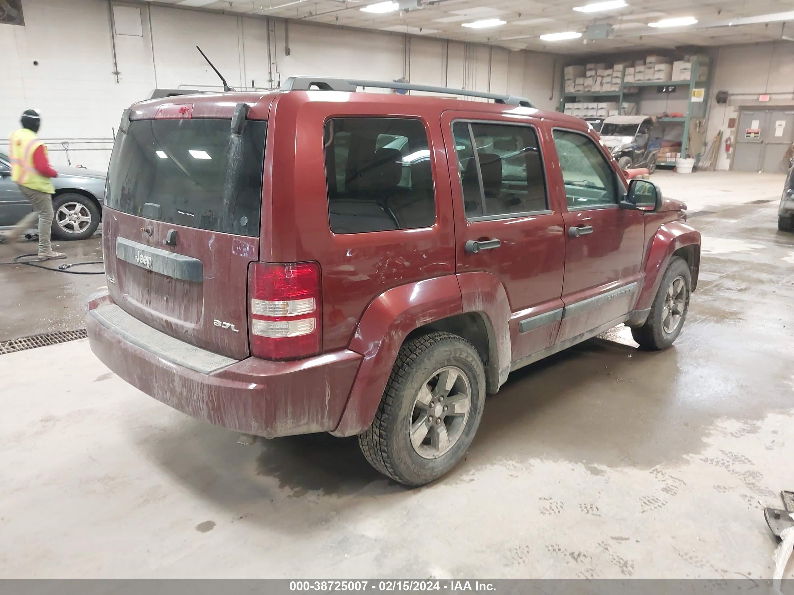 Photo 3 VIN: 1J8GN28K58W105636 - JEEP LIBERTY (NORTH AMERICA) 