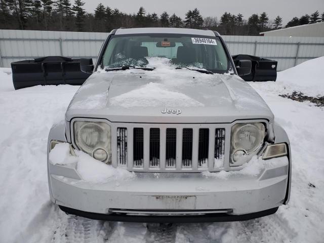 Photo 4 VIN: 1J8GN28K58W105782 - JEEP LIBERTY 