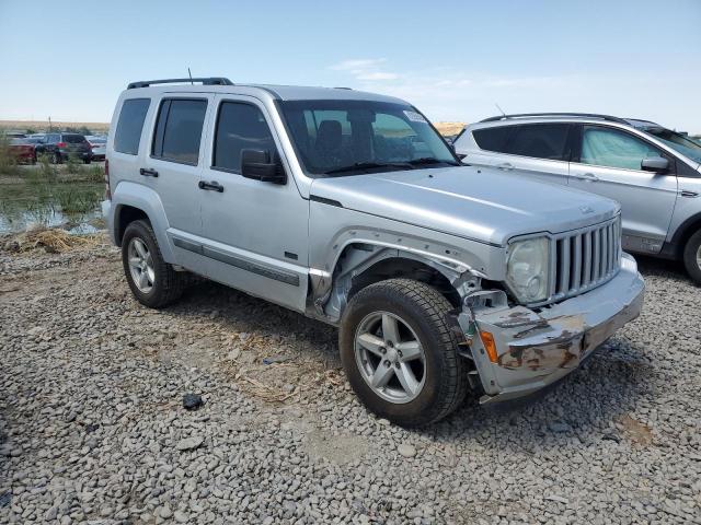 Photo 3 VIN: 1J8GN28K59W549388 - JEEP LIBERTY 