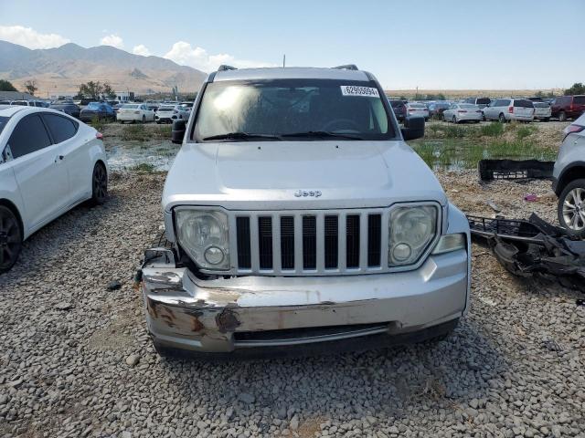 Photo 4 VIN: 1J8GN28K59W549388 - JEEP LIBERTY 