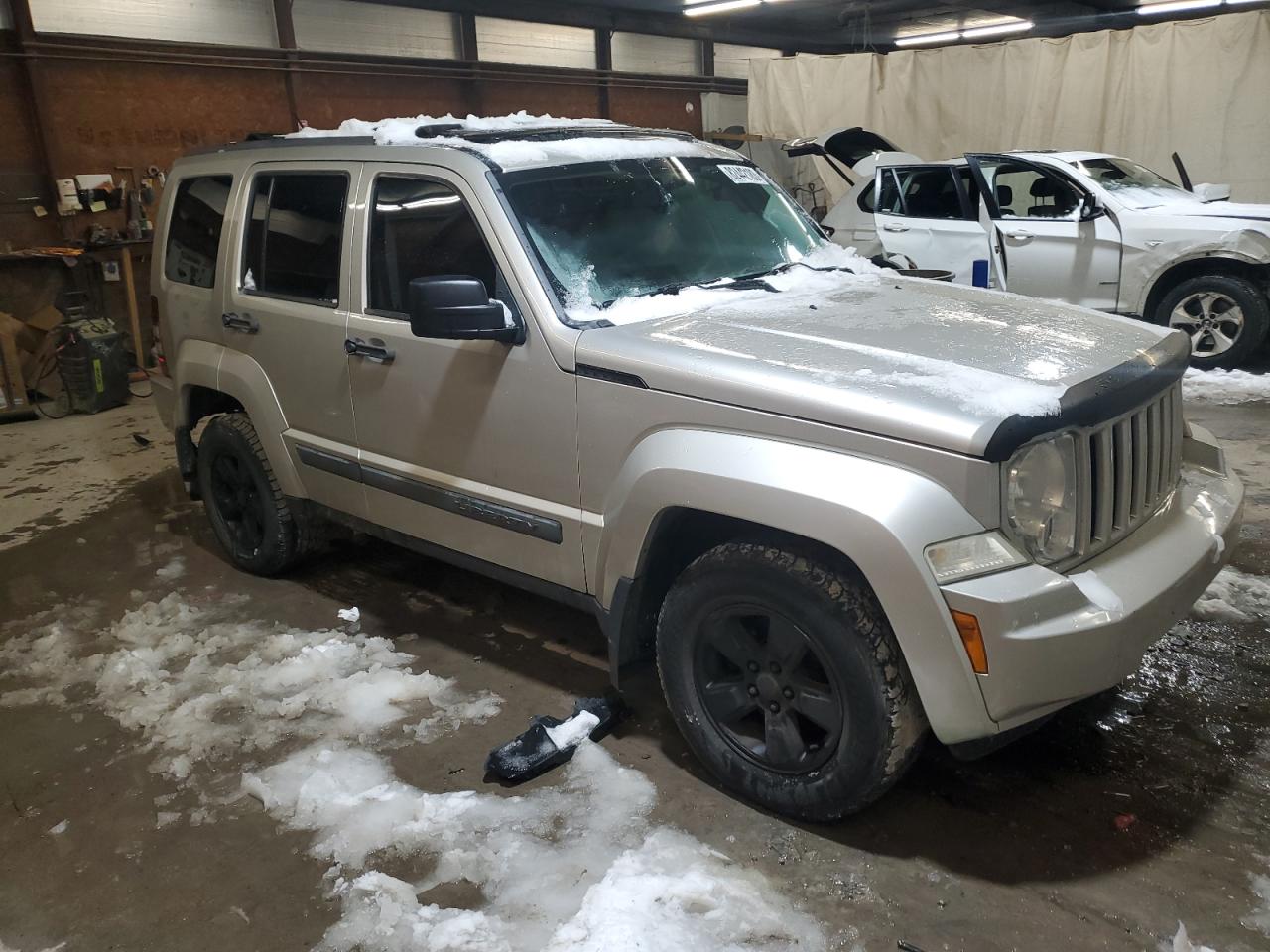 Photo 3 VIN: 1J8GN28K68W278999 - JEEP LIBERTY (NORTH AMERICA) 