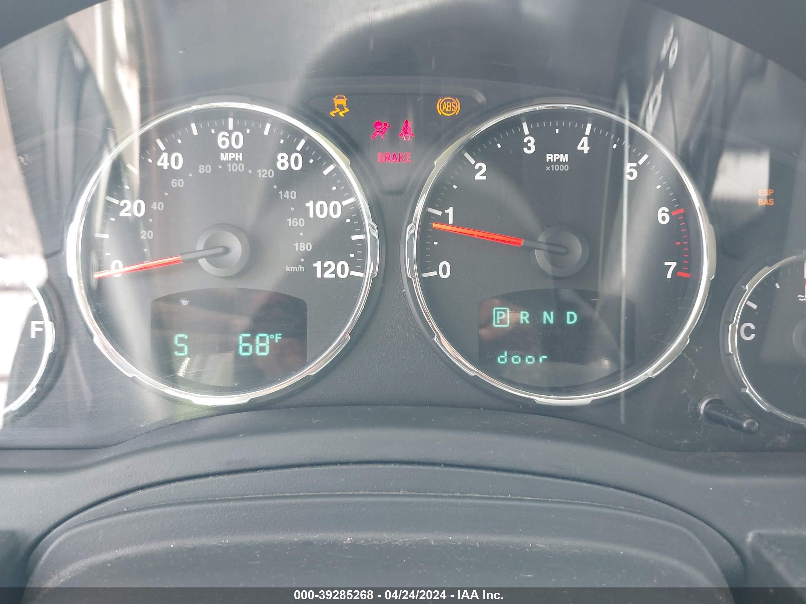 Photo 6 VIN: 1J8GN28K69W537962 - JEEP LIBERTY (NORTH AMERICA) 